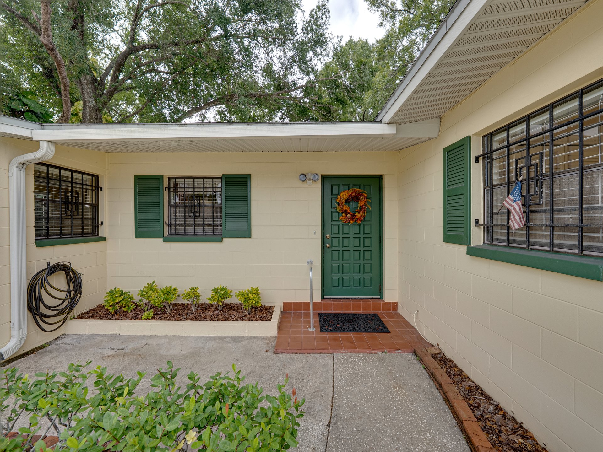 2702 AUBURN AVE W