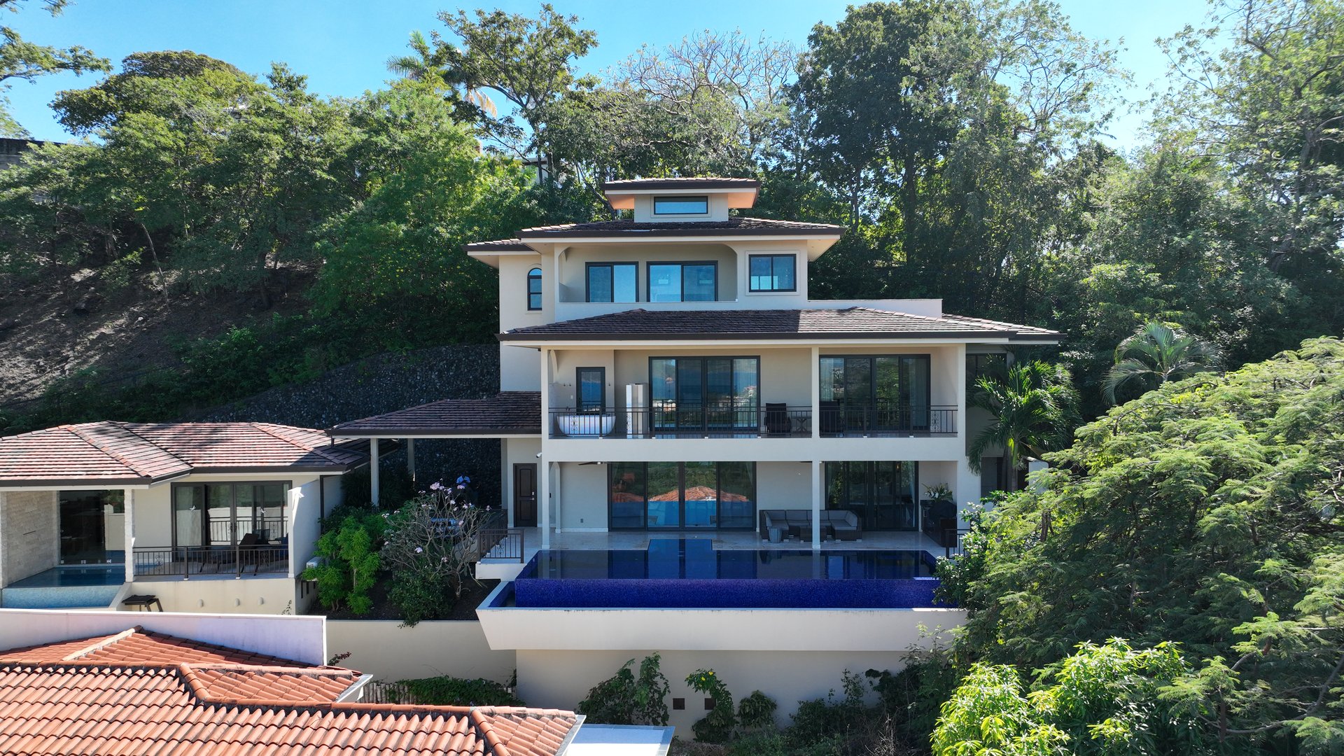 Casa Todo Bien and Guest House: Luxury 4BR Main Home + Guest House with Ocean Views