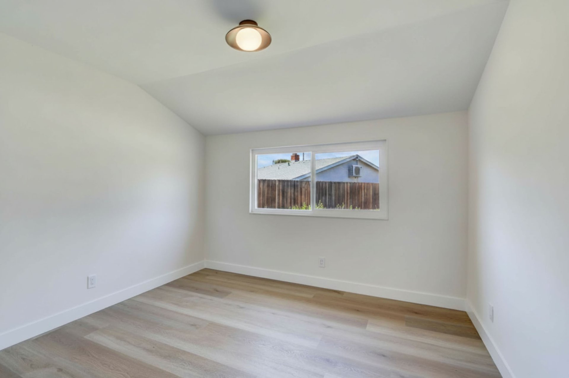 476 Jeanne Ct