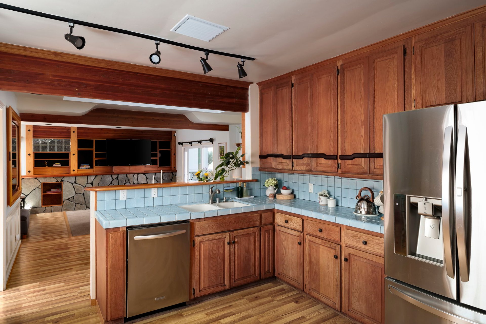 2-Story Historic Cabin Home in La Crescenta - Breathtaking Verdugo Mountain Views!