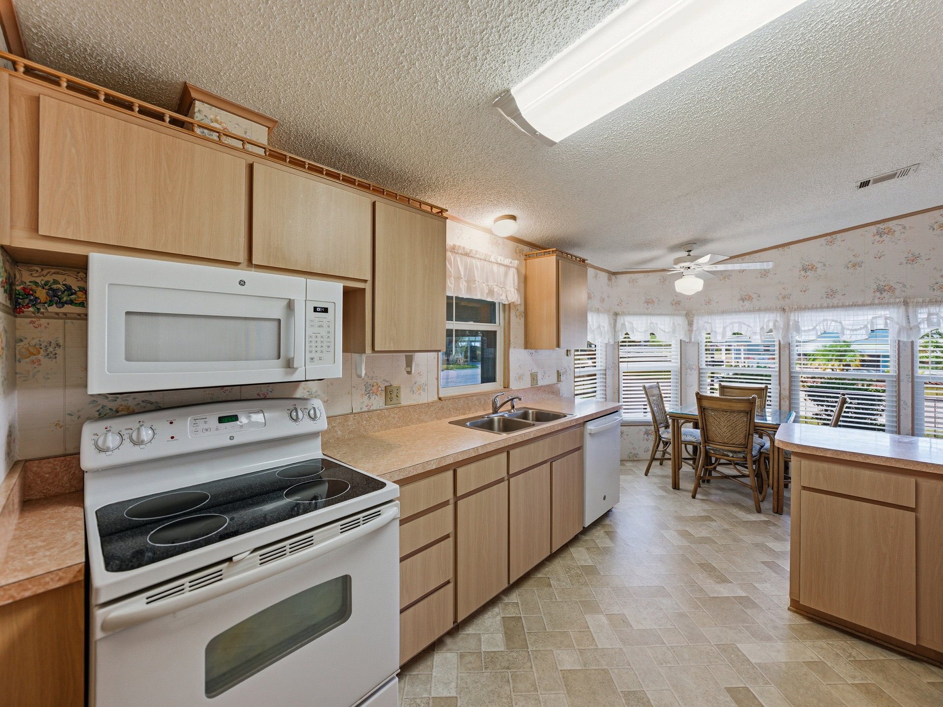 3822 DAMIAN DR