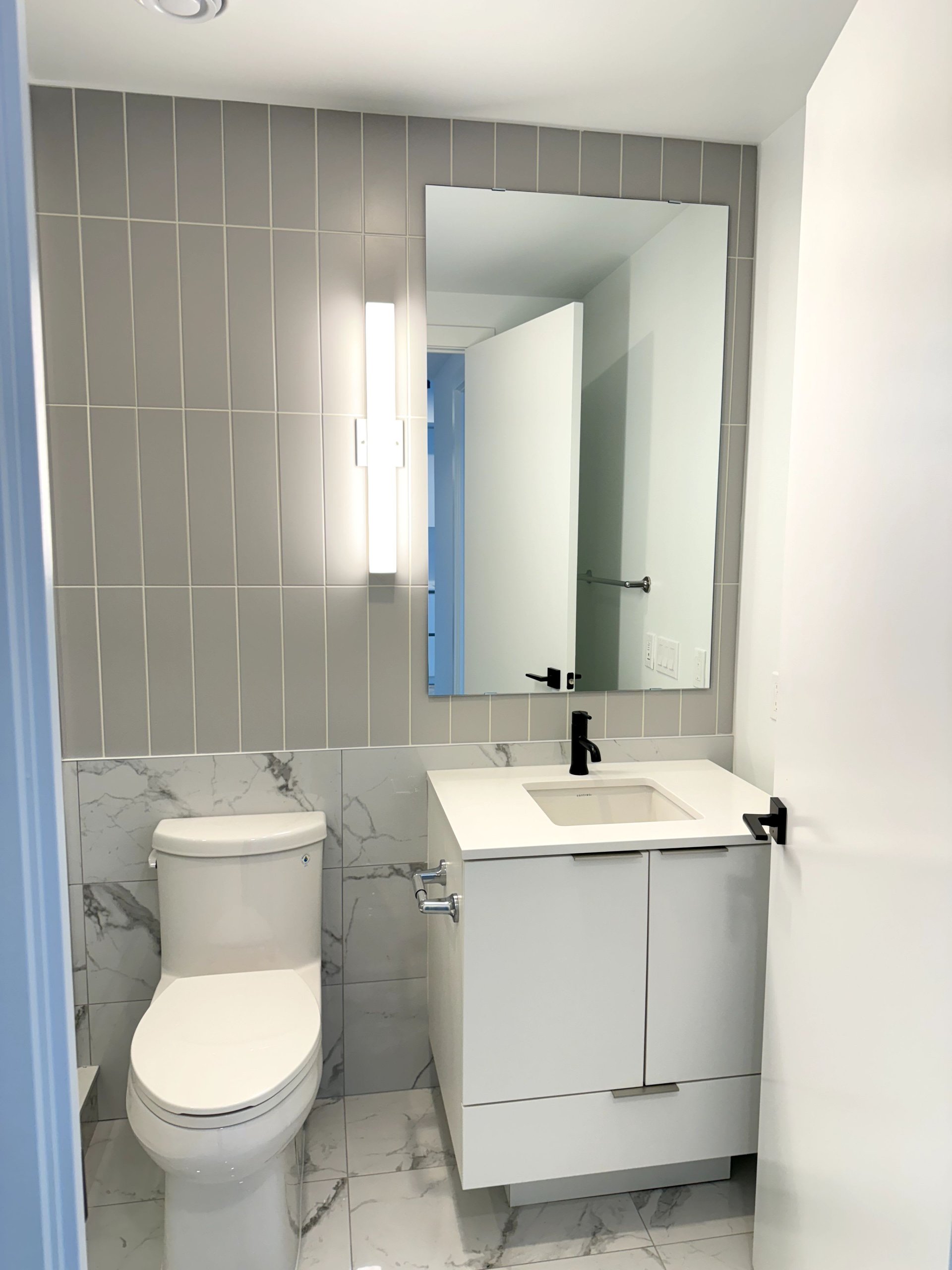 327 King St W, Unit 2105