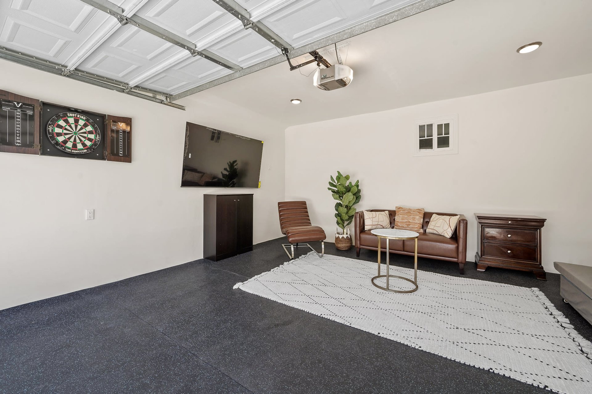 Beautifully Remodeled Home with HUGE Grassy Yard in Oxford Square
