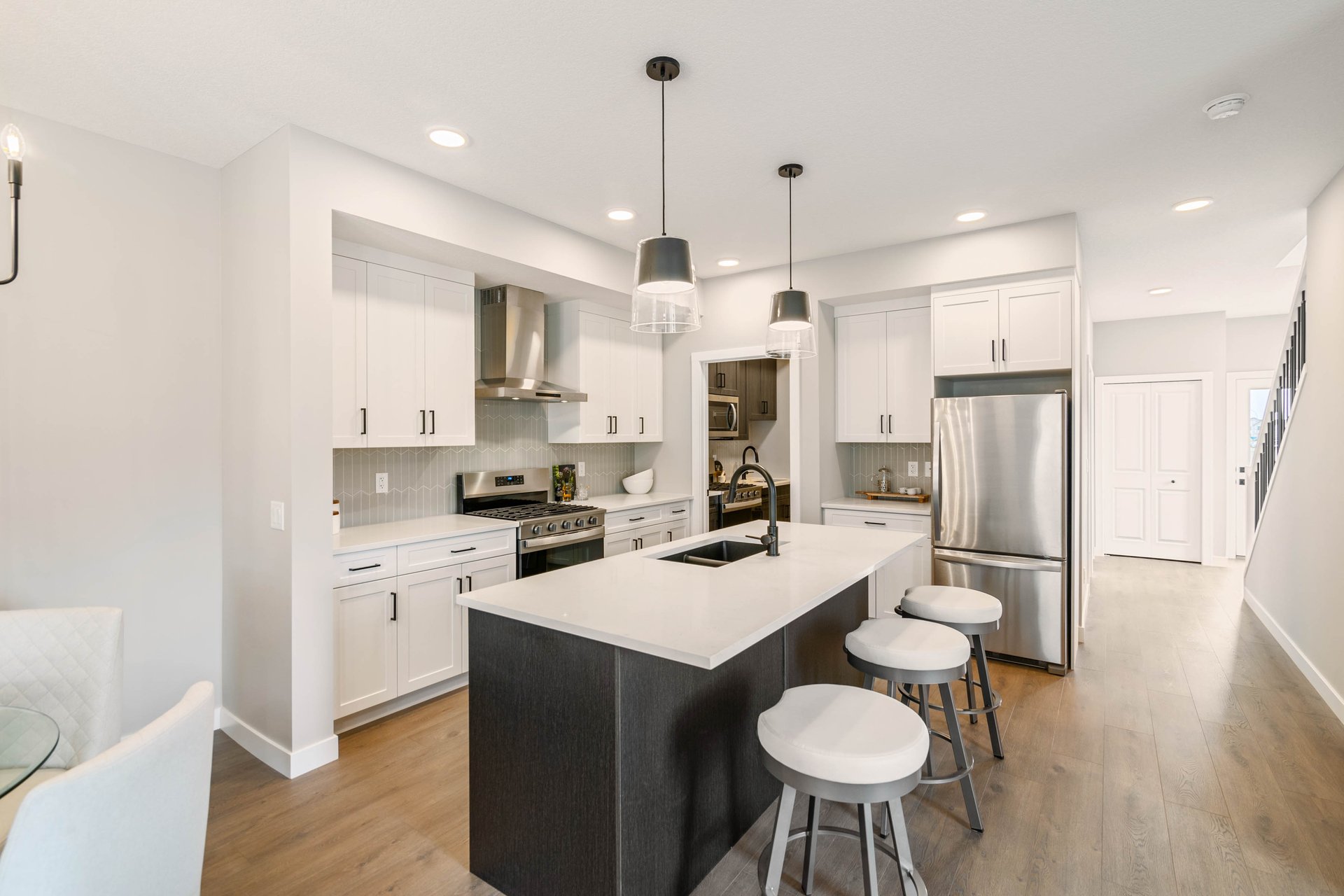 215 Belvedere Crescent SE