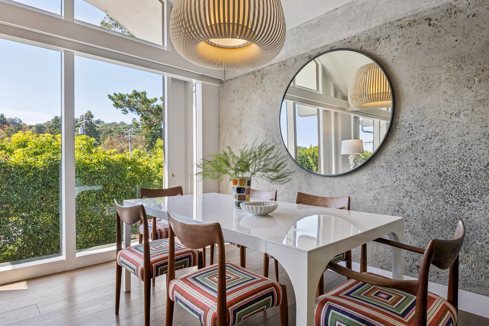 Stylish and Chic Upper Unit