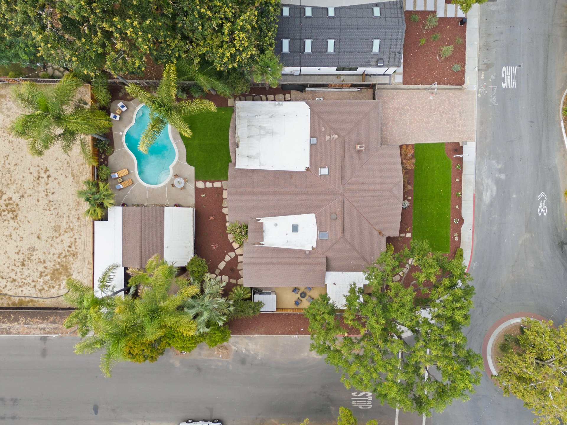 900 Eden AVE