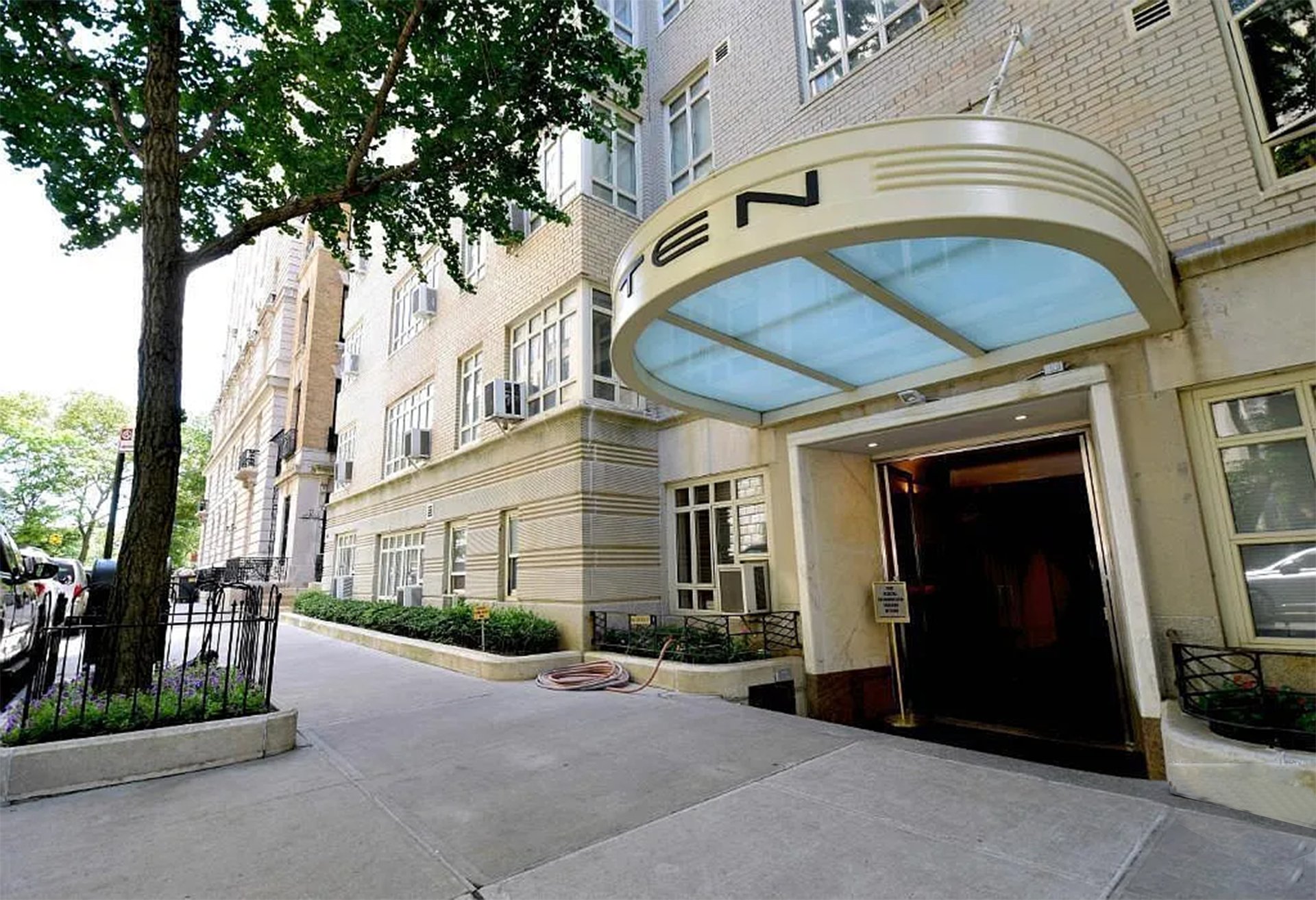 10 W 74th St APT 1I
