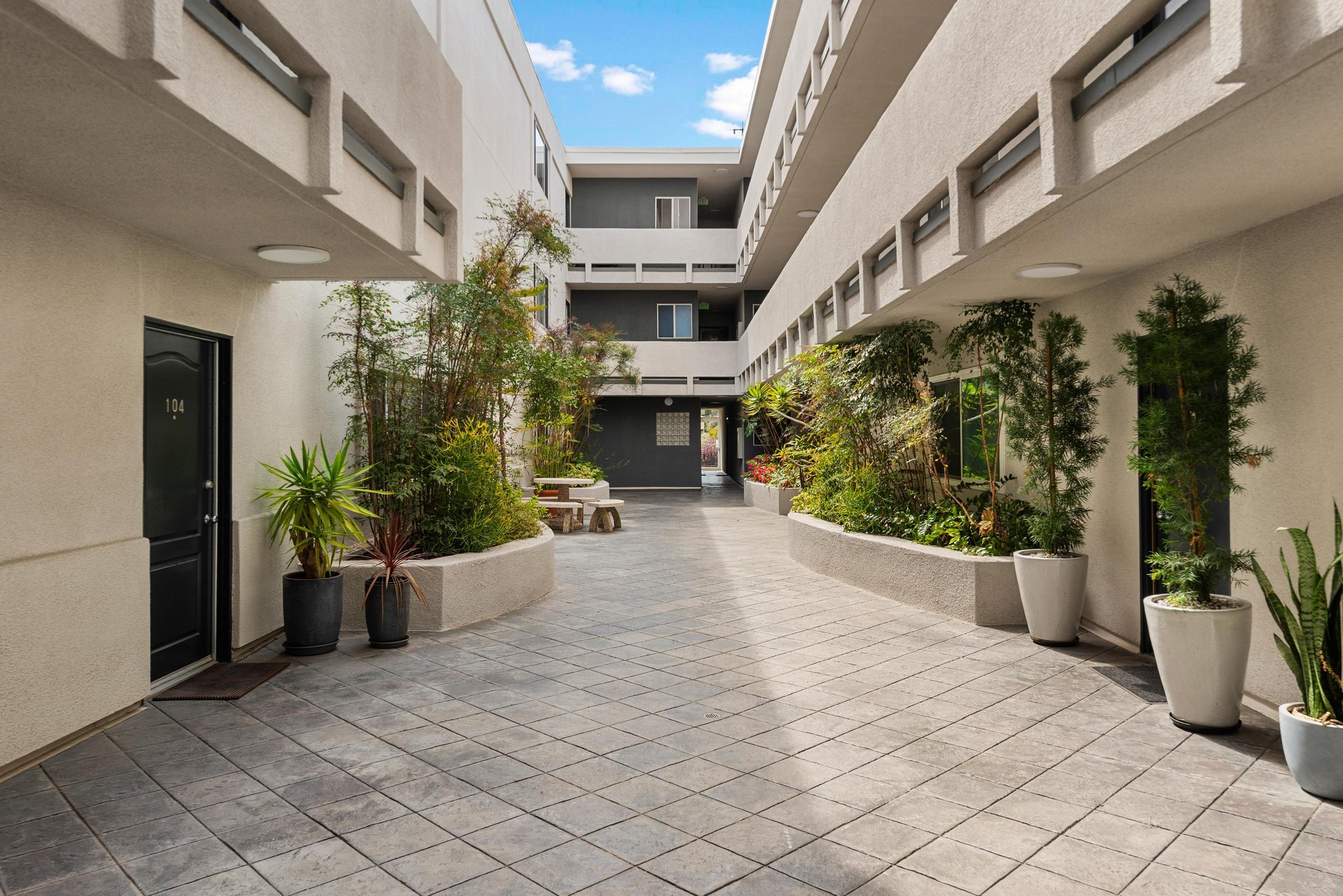 446 San Vicente Blvd Unit: 305