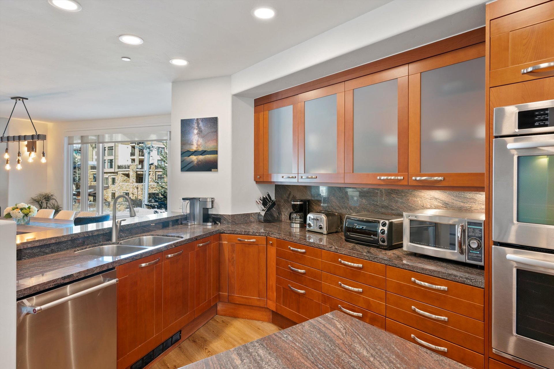 Ski-In/Ski-Out Luxury: Deerbrook Townhome