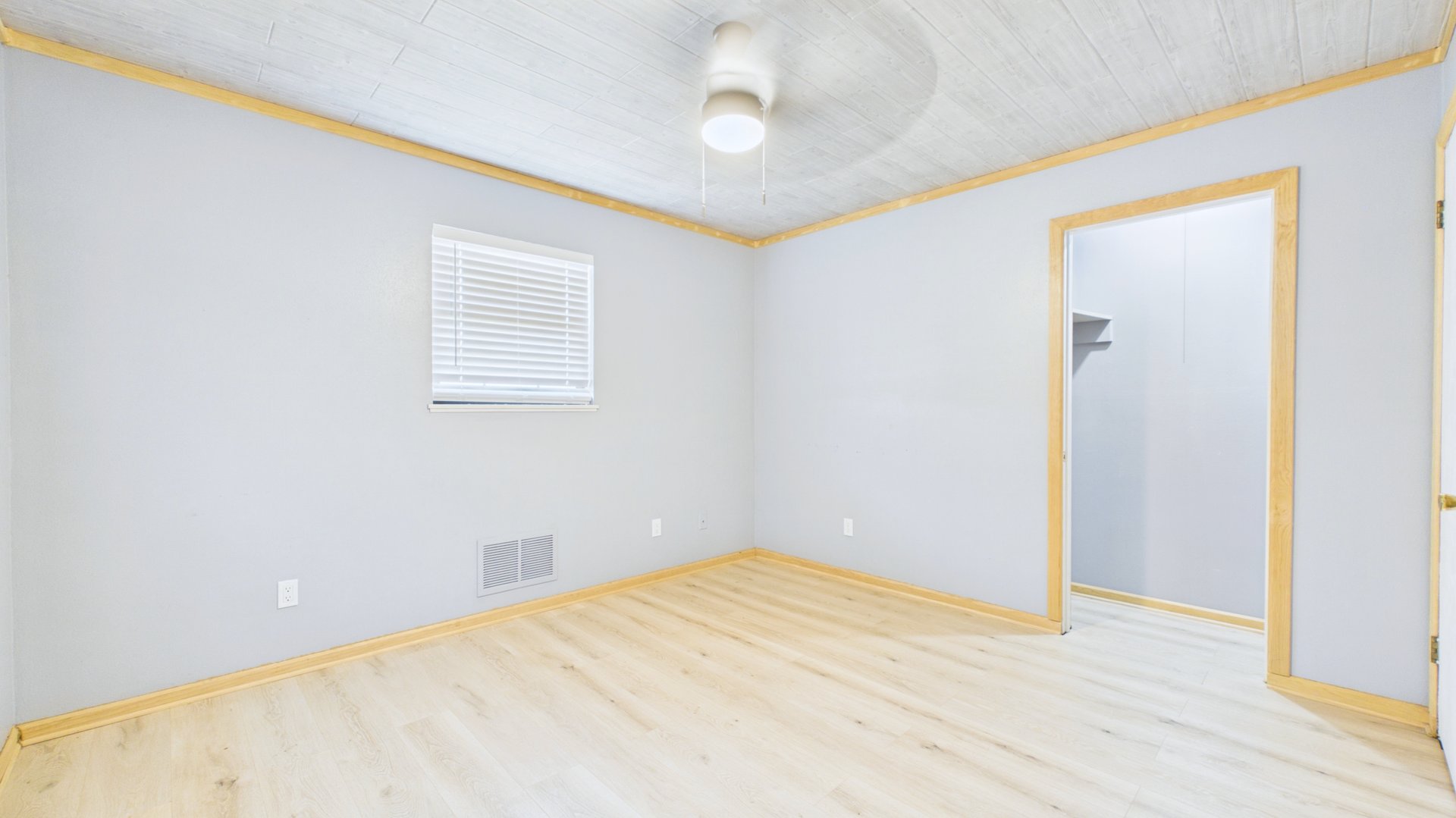 1015 W Normandy Dr