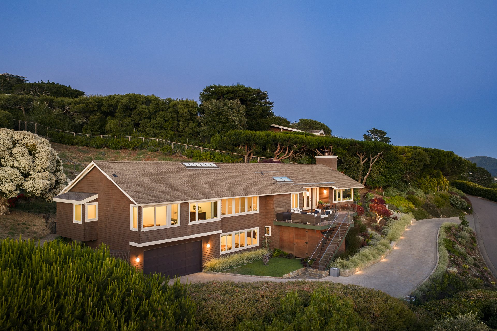 Stylish and Chic Mount Tiburon Retreat 