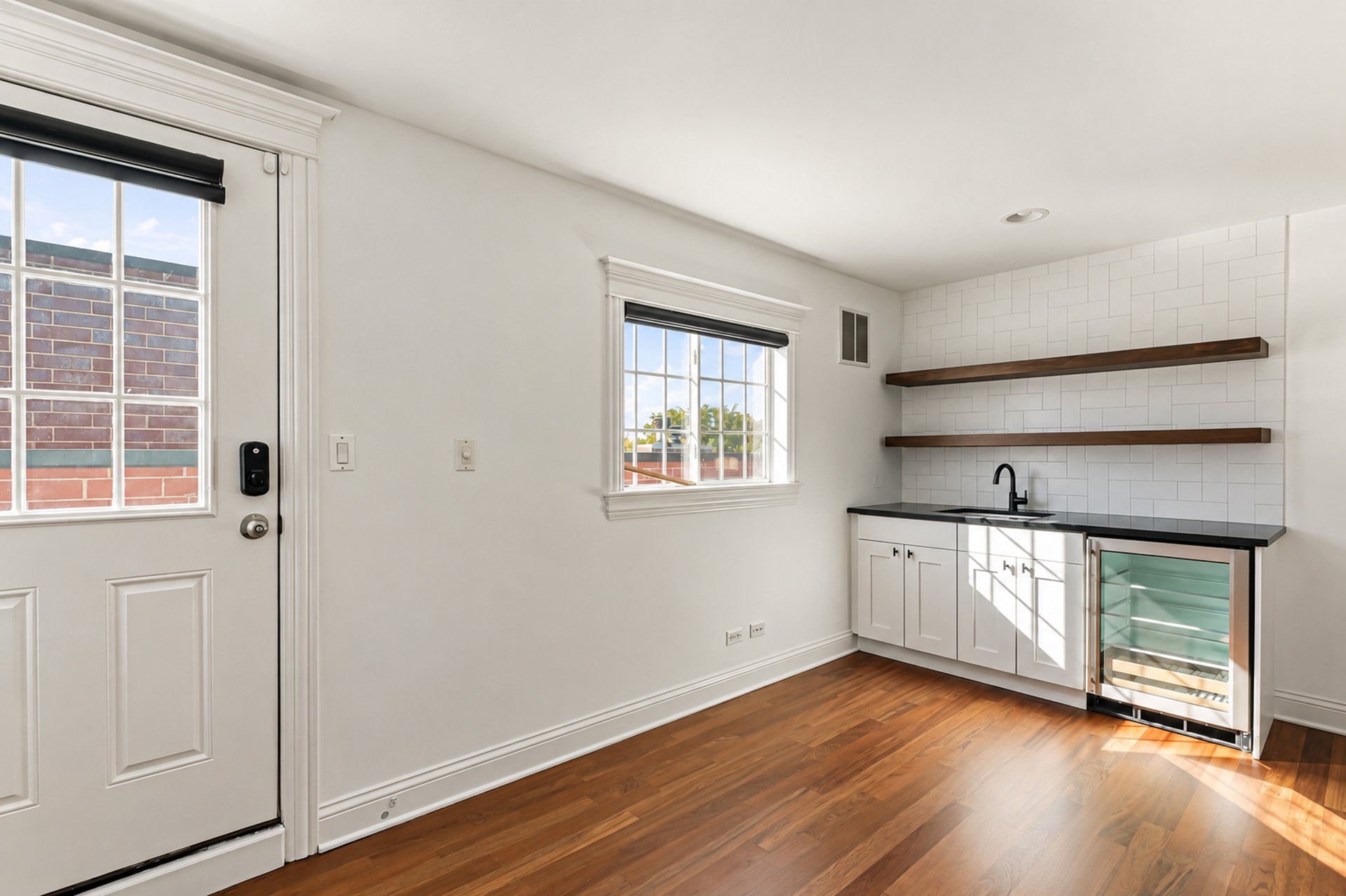 831 W George St #3