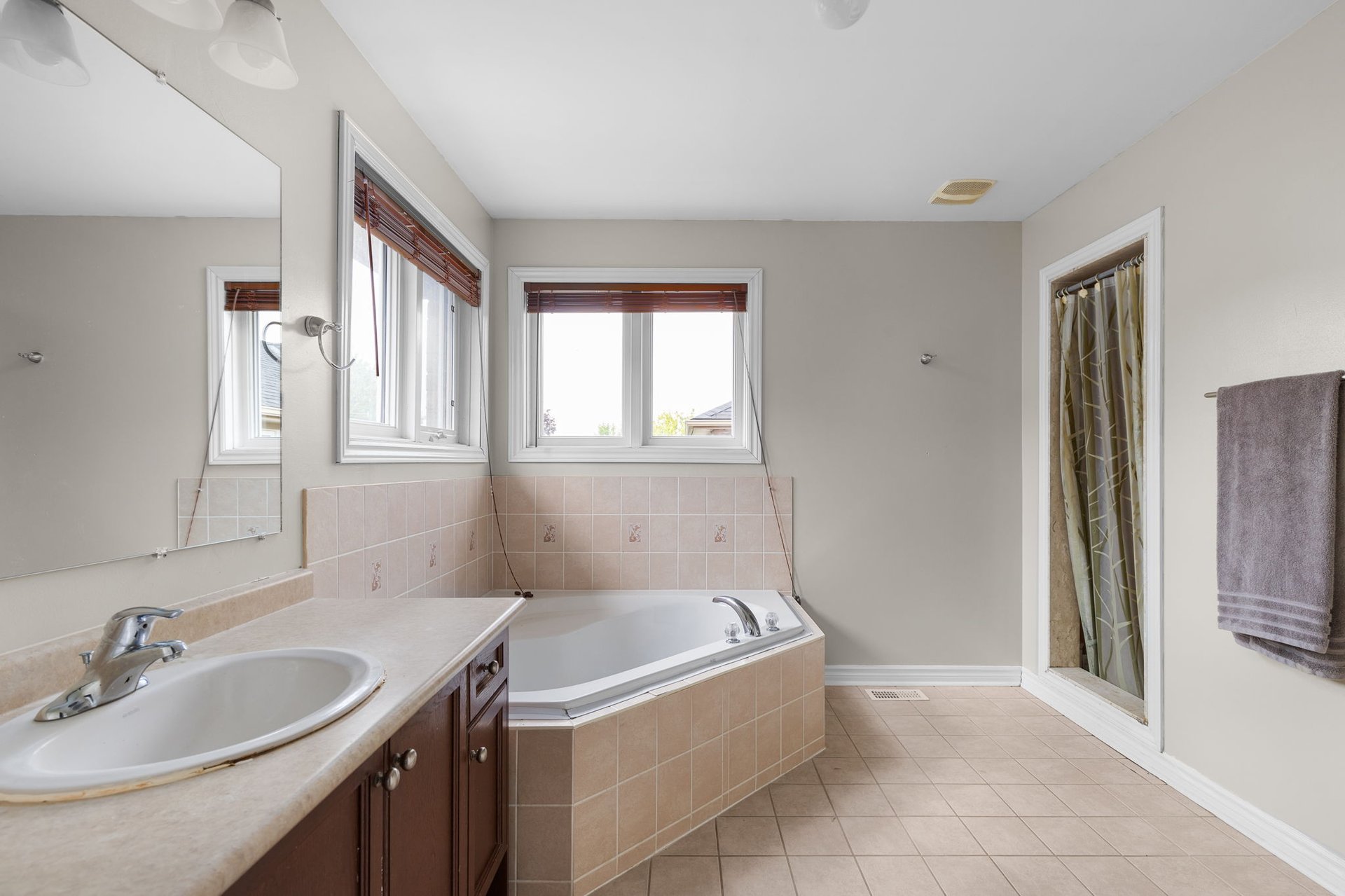 21 McIntyre Drive, Barrie
