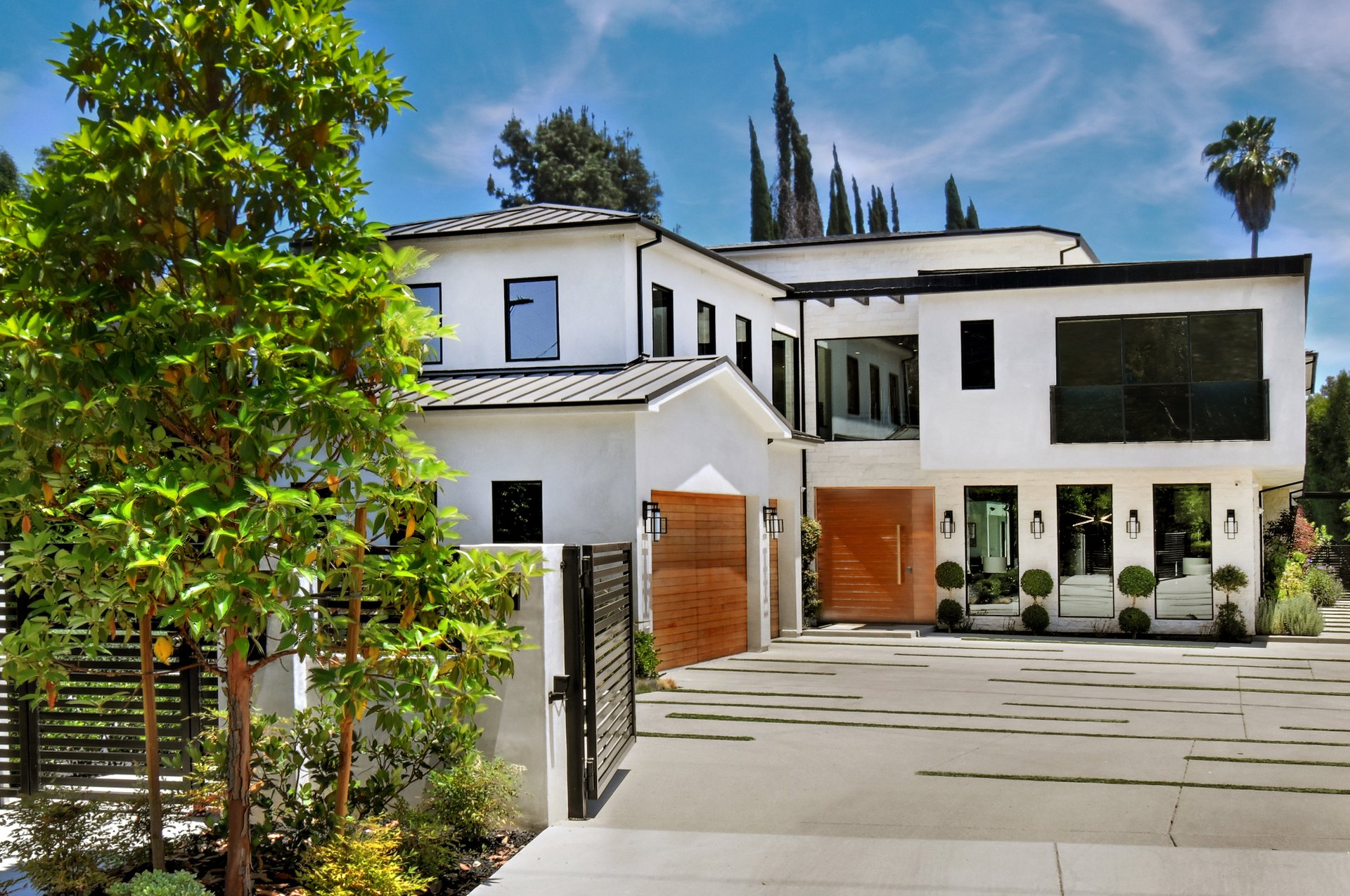 4544 Woodley Ave