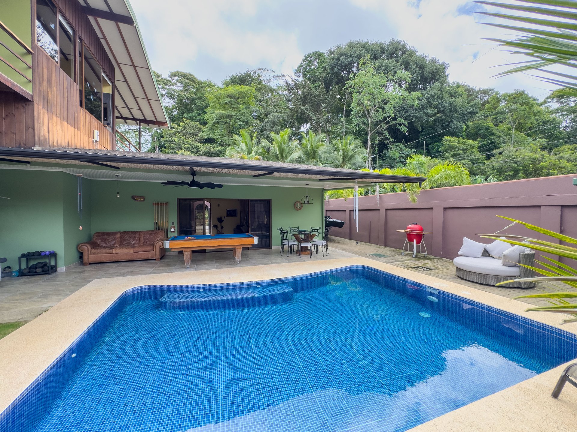 Naranjito corner lot house