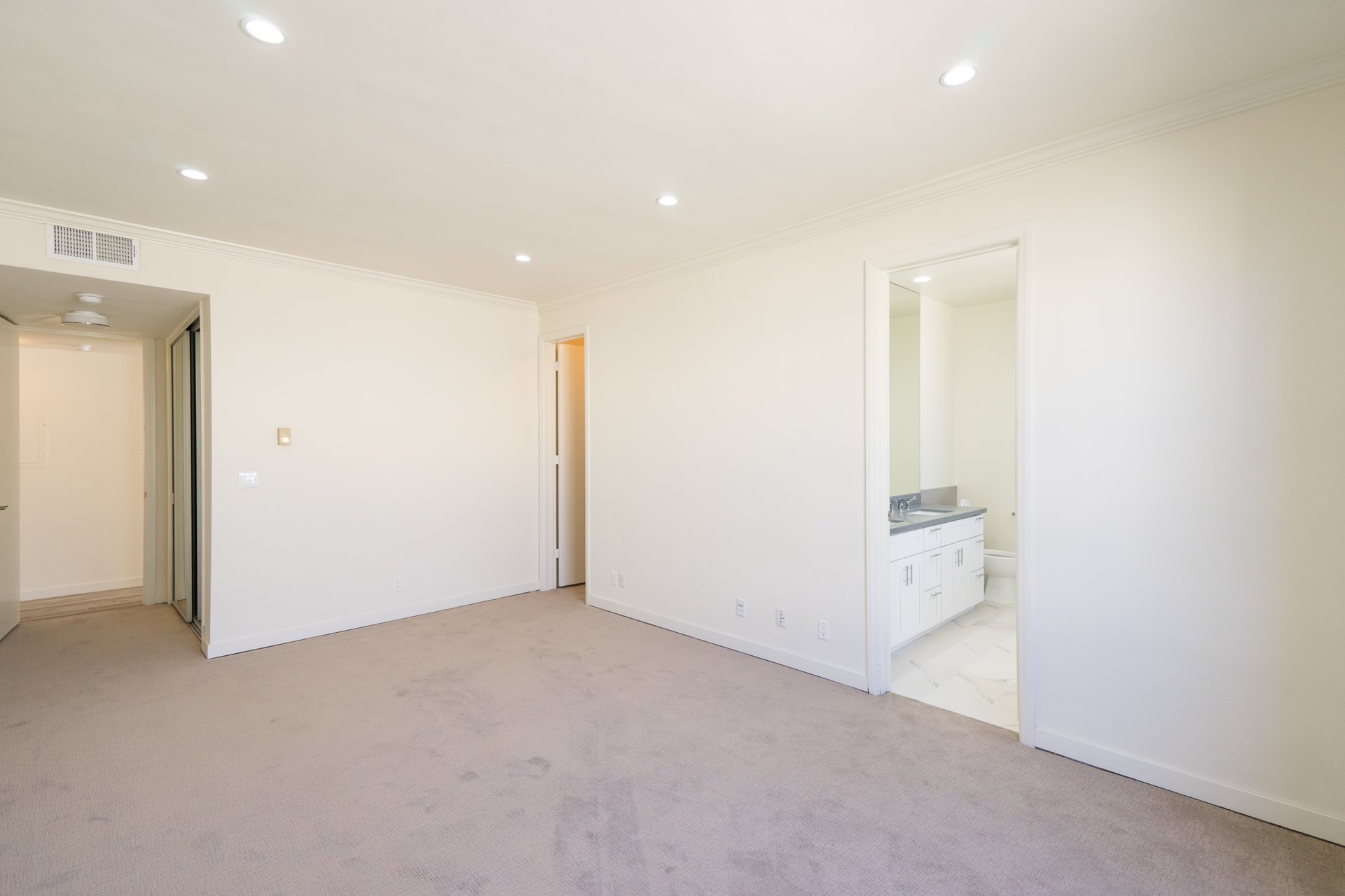 Contemporary BH Apartment