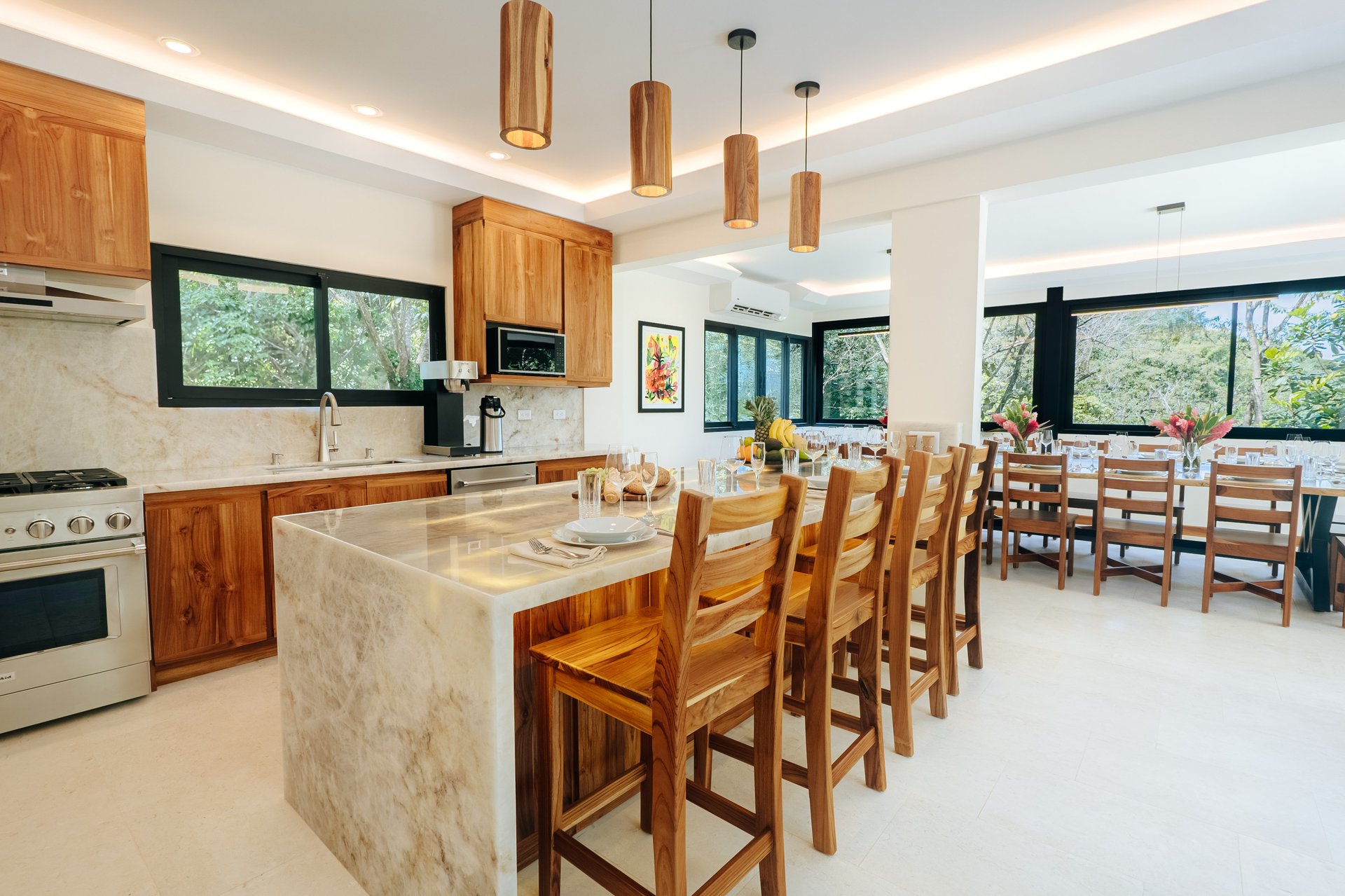 Grand luxury 9 bedroom, 9.5 bath Rainforest & Mountain View Estate near Marina Pez Vela