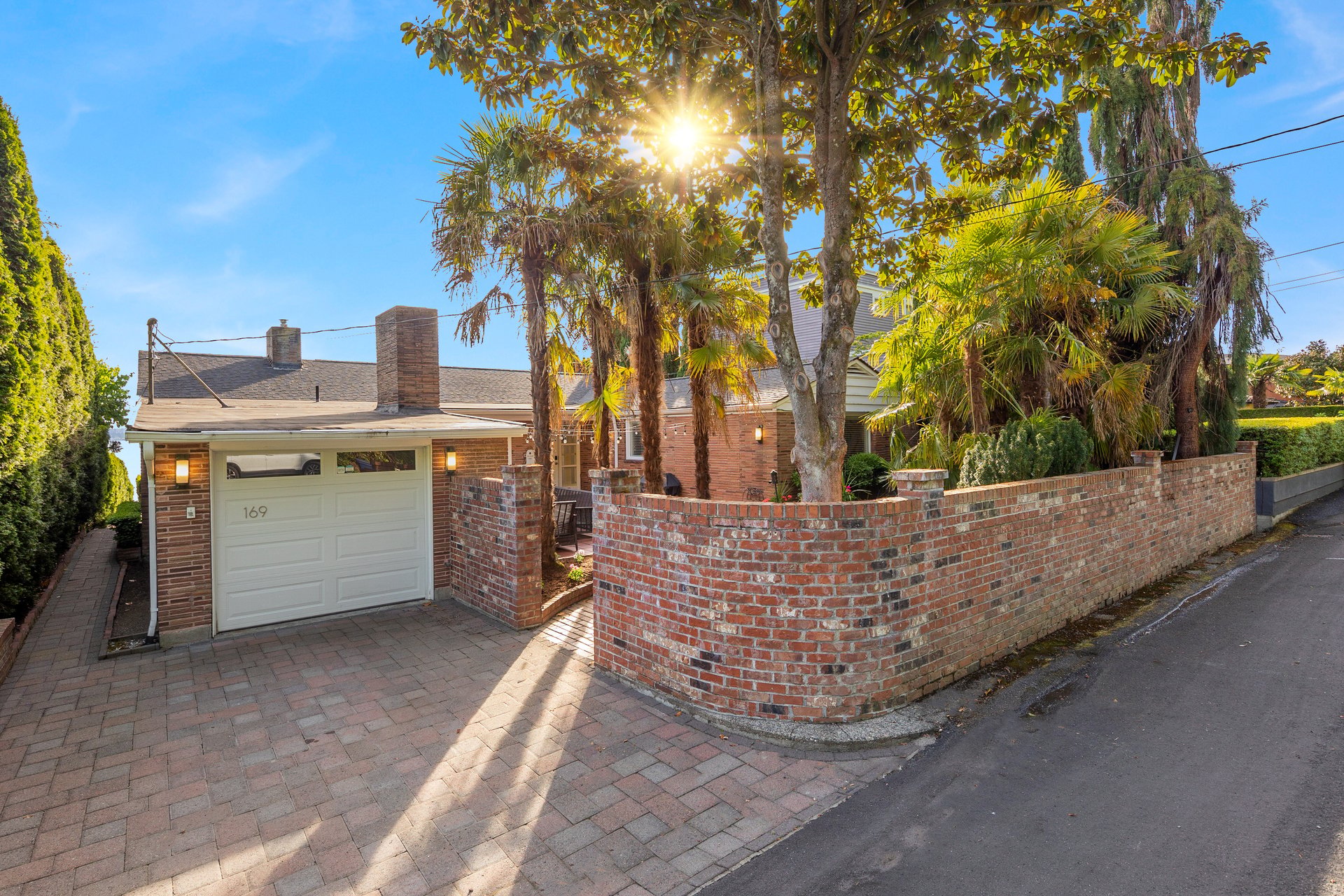 169 Lake Avenue W