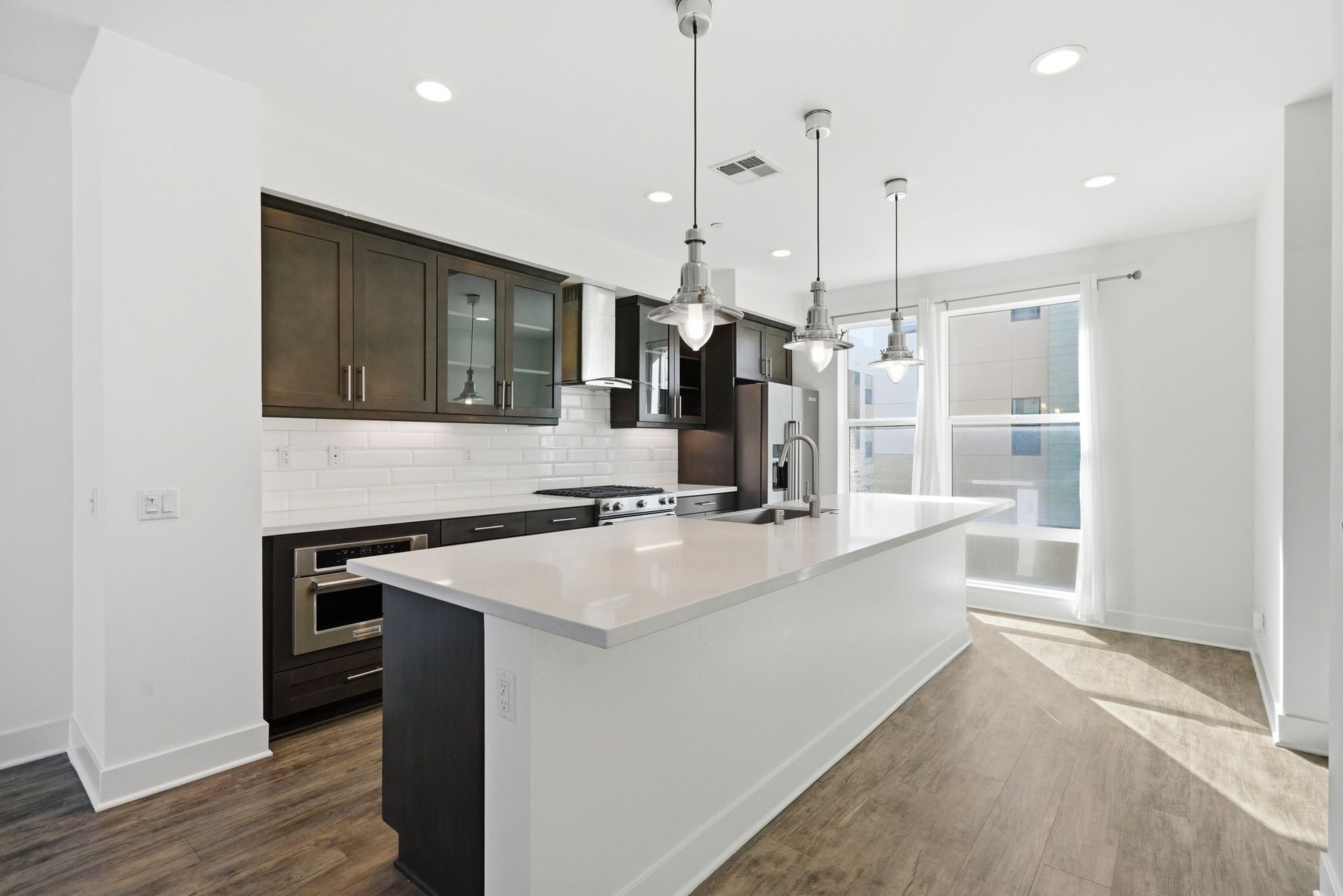 669 W 17th