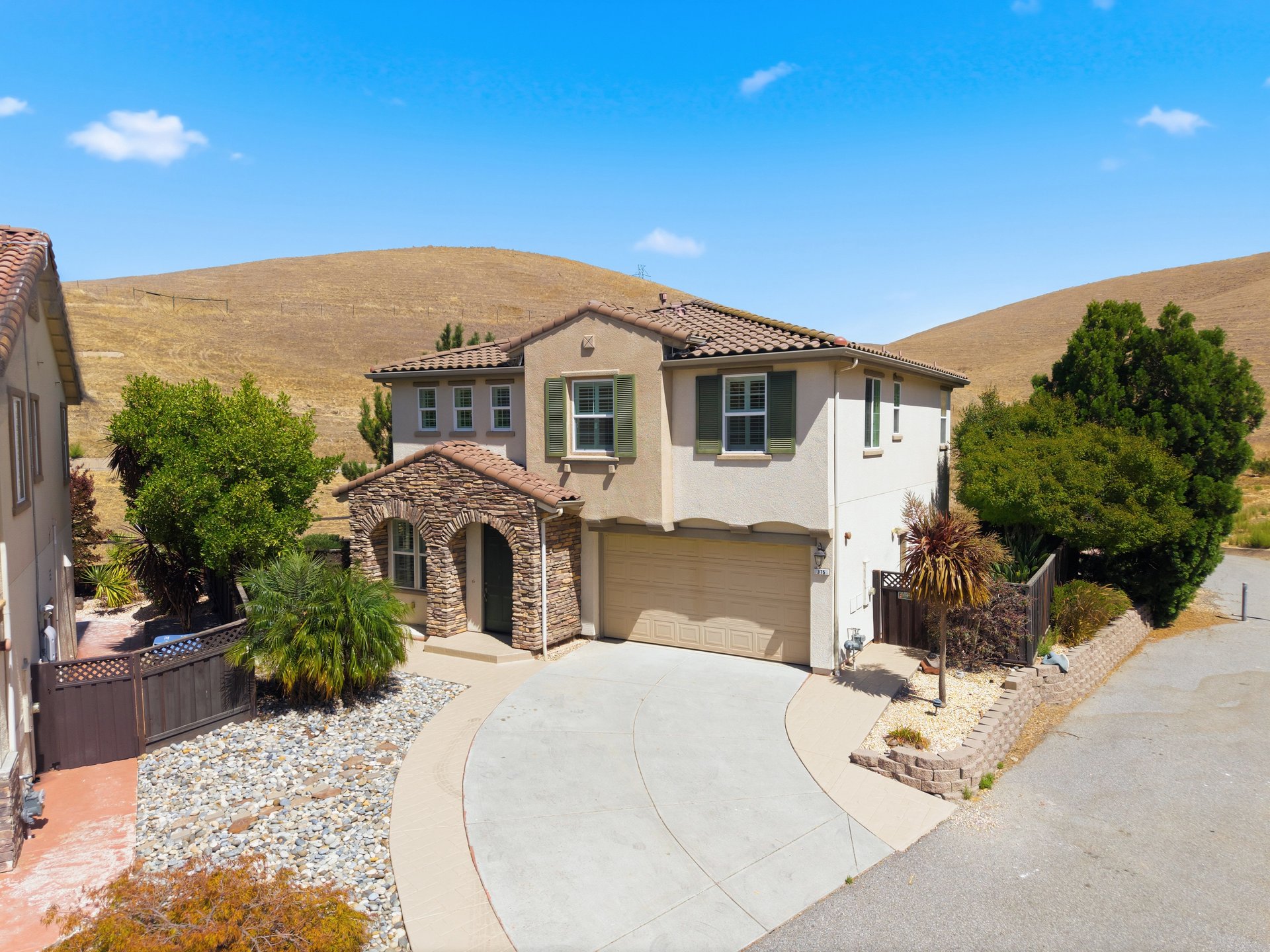375 Longhill CT