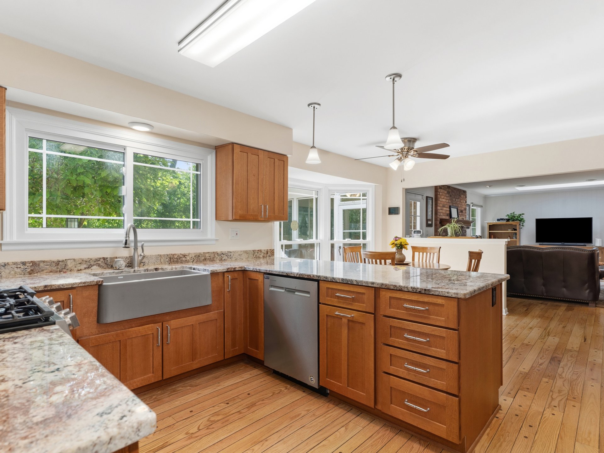 1235  Pin Oak Court