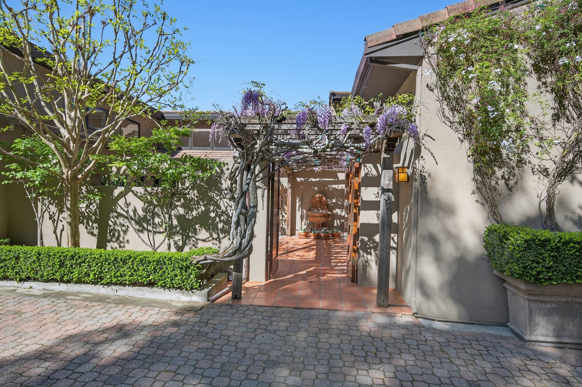 25 Wood Acres Ct