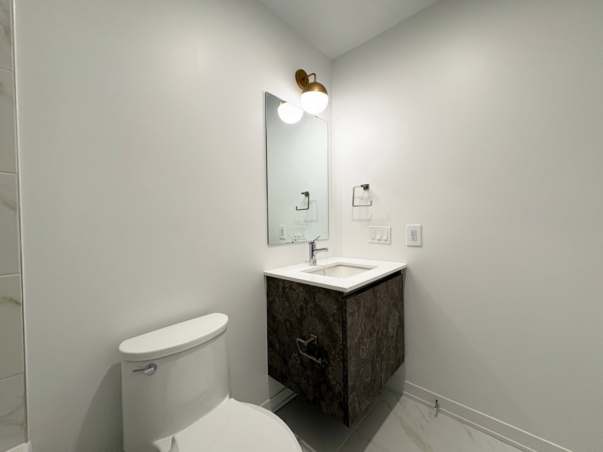 395 Dundas Street W Unit: 223
