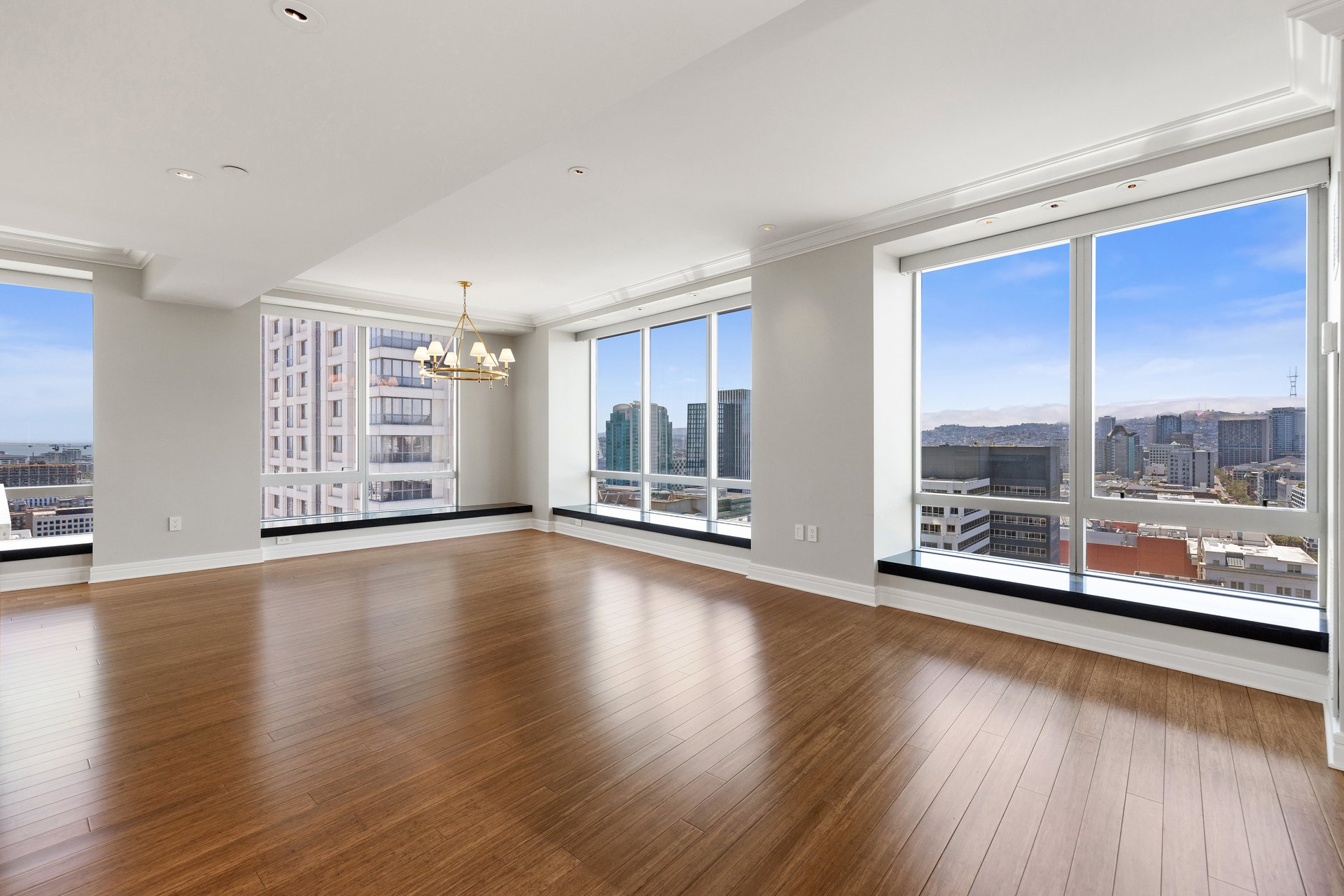 Glass-Walls and Panoramic Views