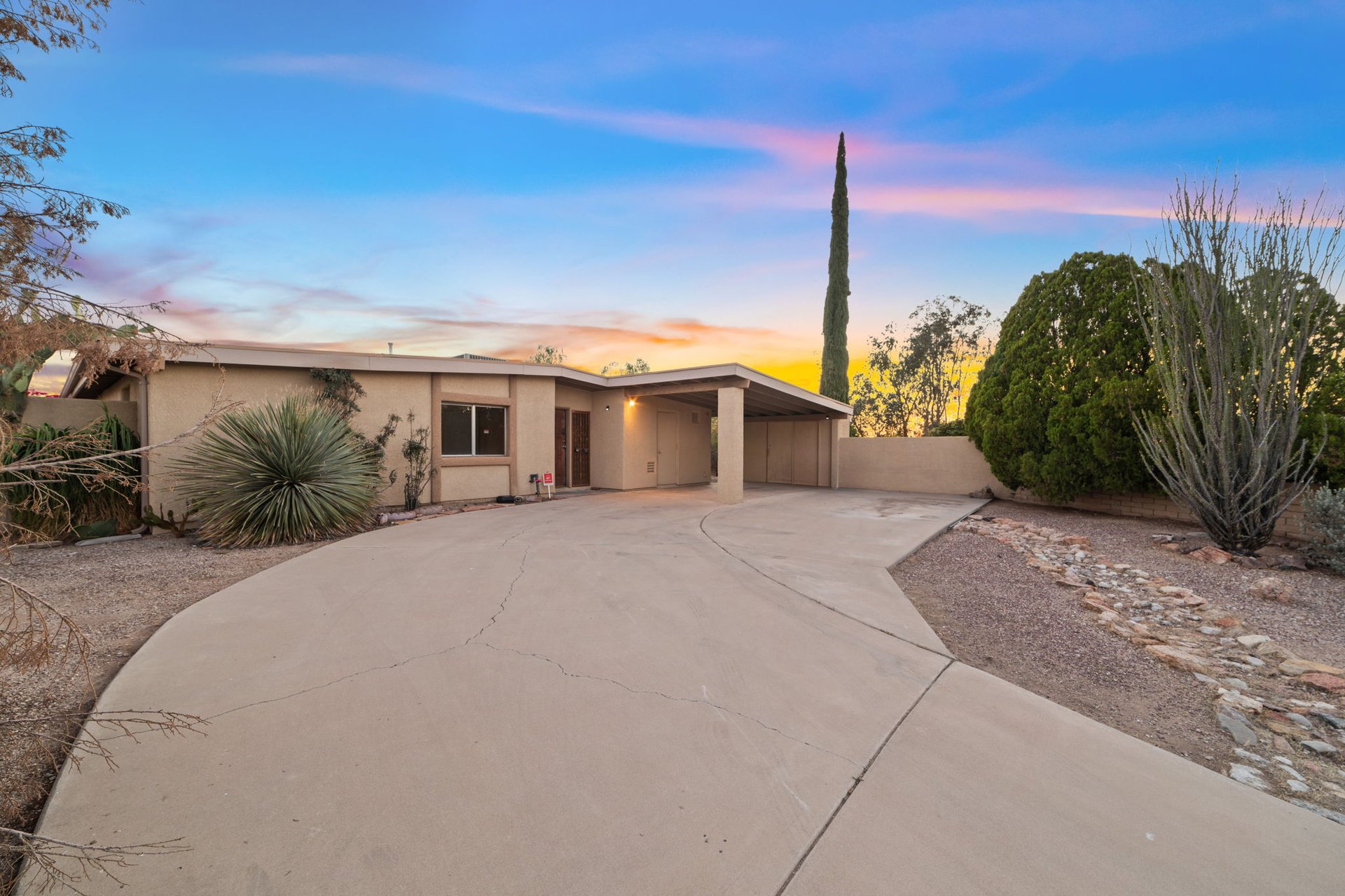 2540 S Marianne