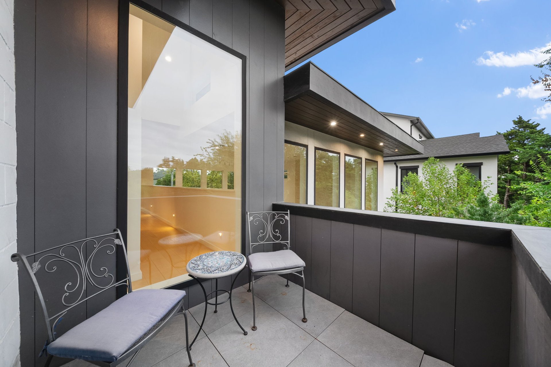 423 W Colorado Boulevard