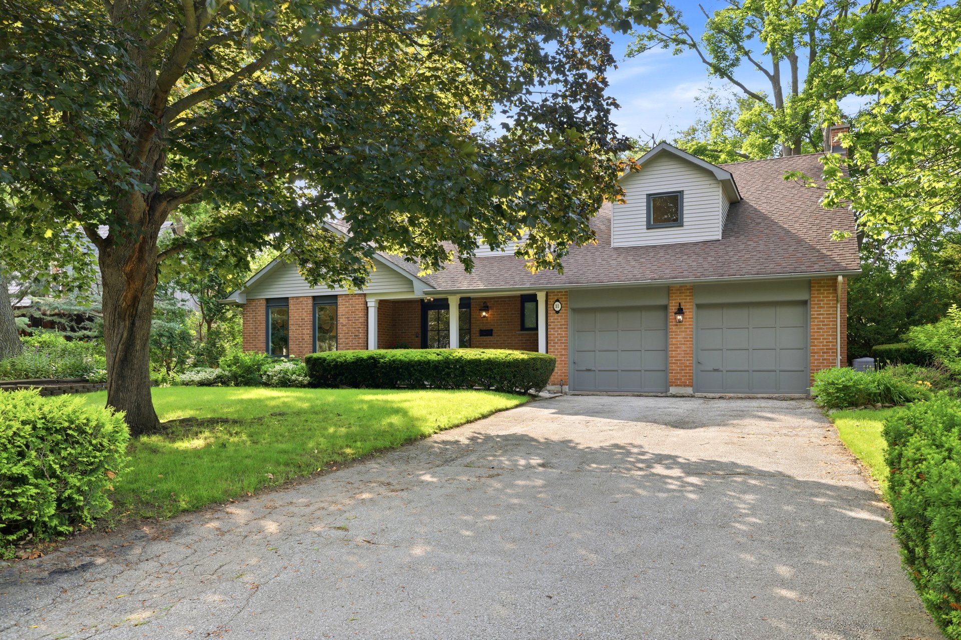 Rare Court Location on Oakville Golf Course