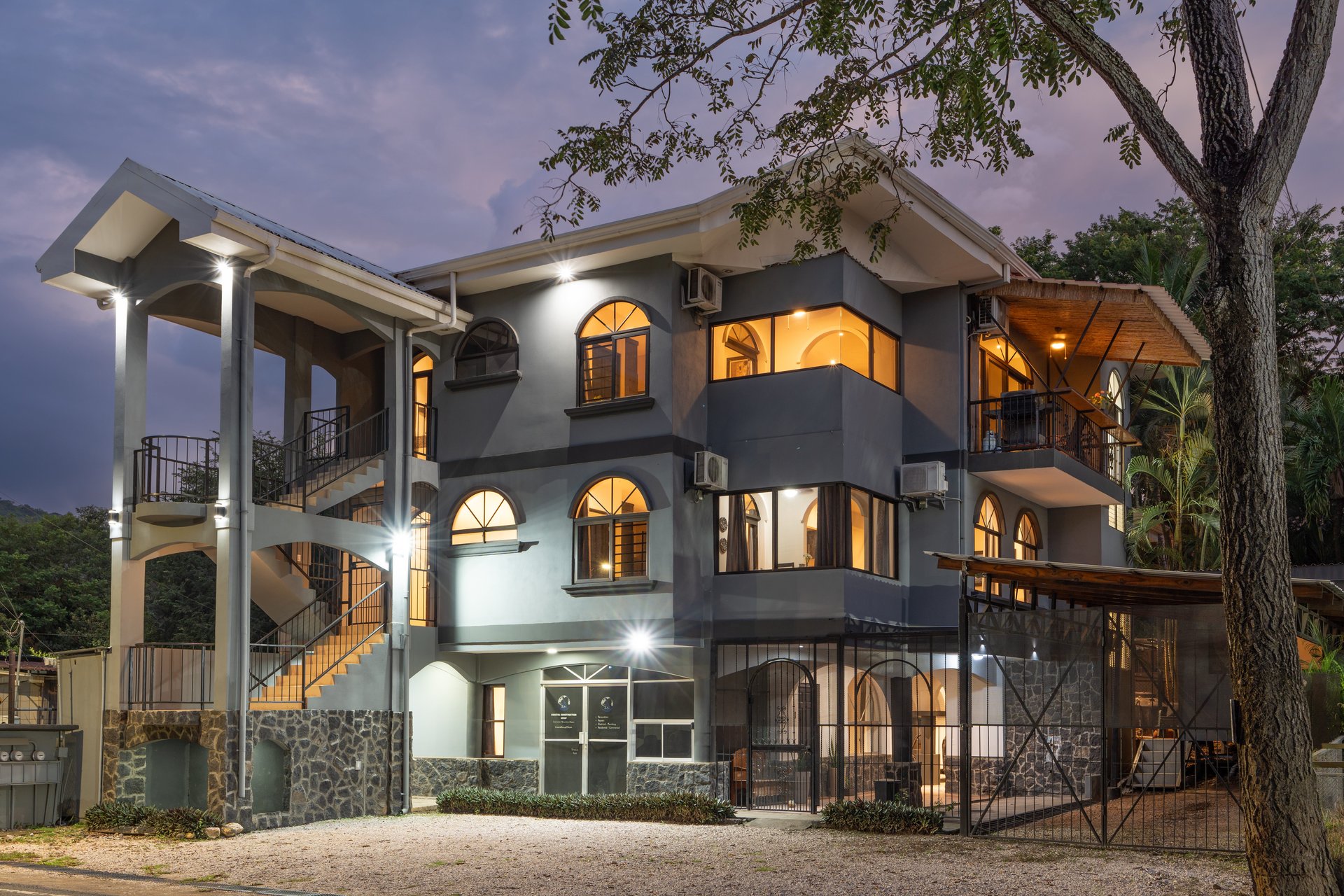 Laughing Gecko Suites | Beach Suites / Boutique Hotel For Sale