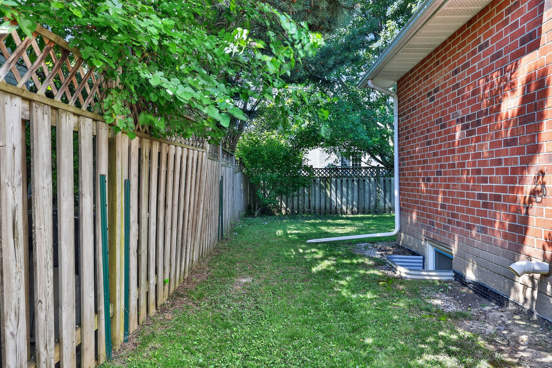 2102 Salma Crescent, Burlington