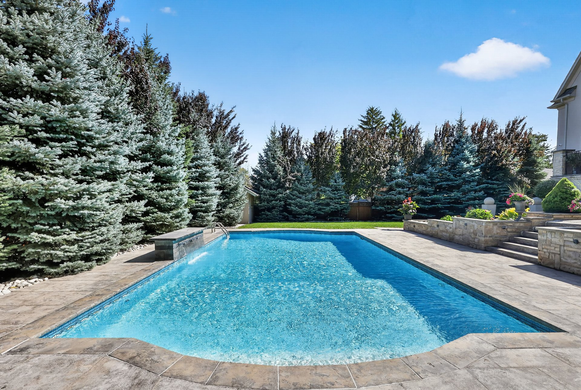 2513 Sharon Cres