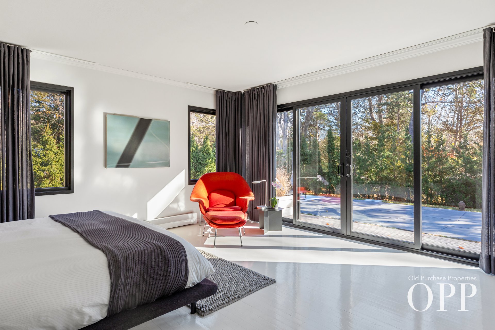 A SUNLIT RETREAT IN PICTURESQUE LOCATION