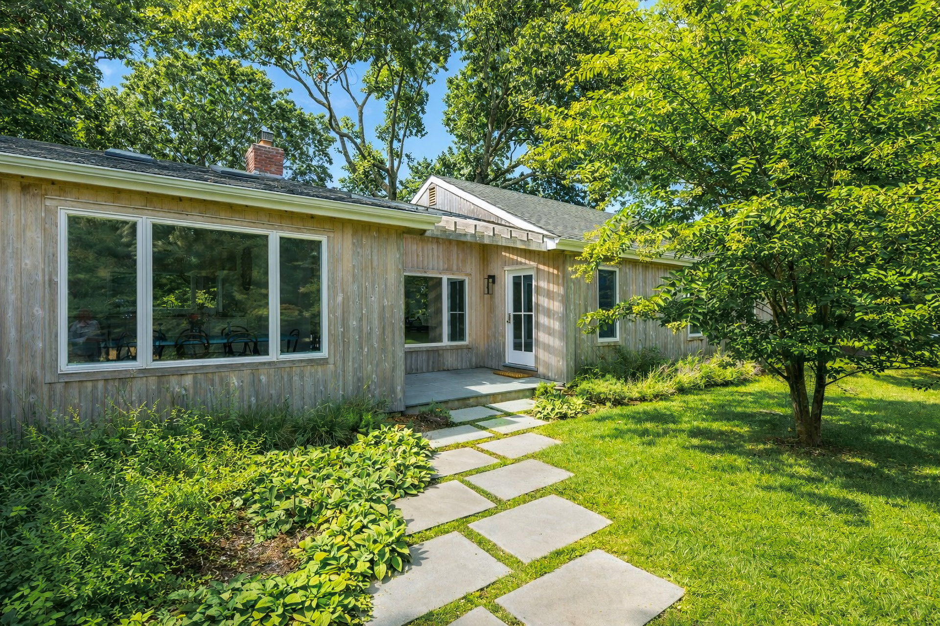 IMPECCABLE HOME IN PRIME LOCATION