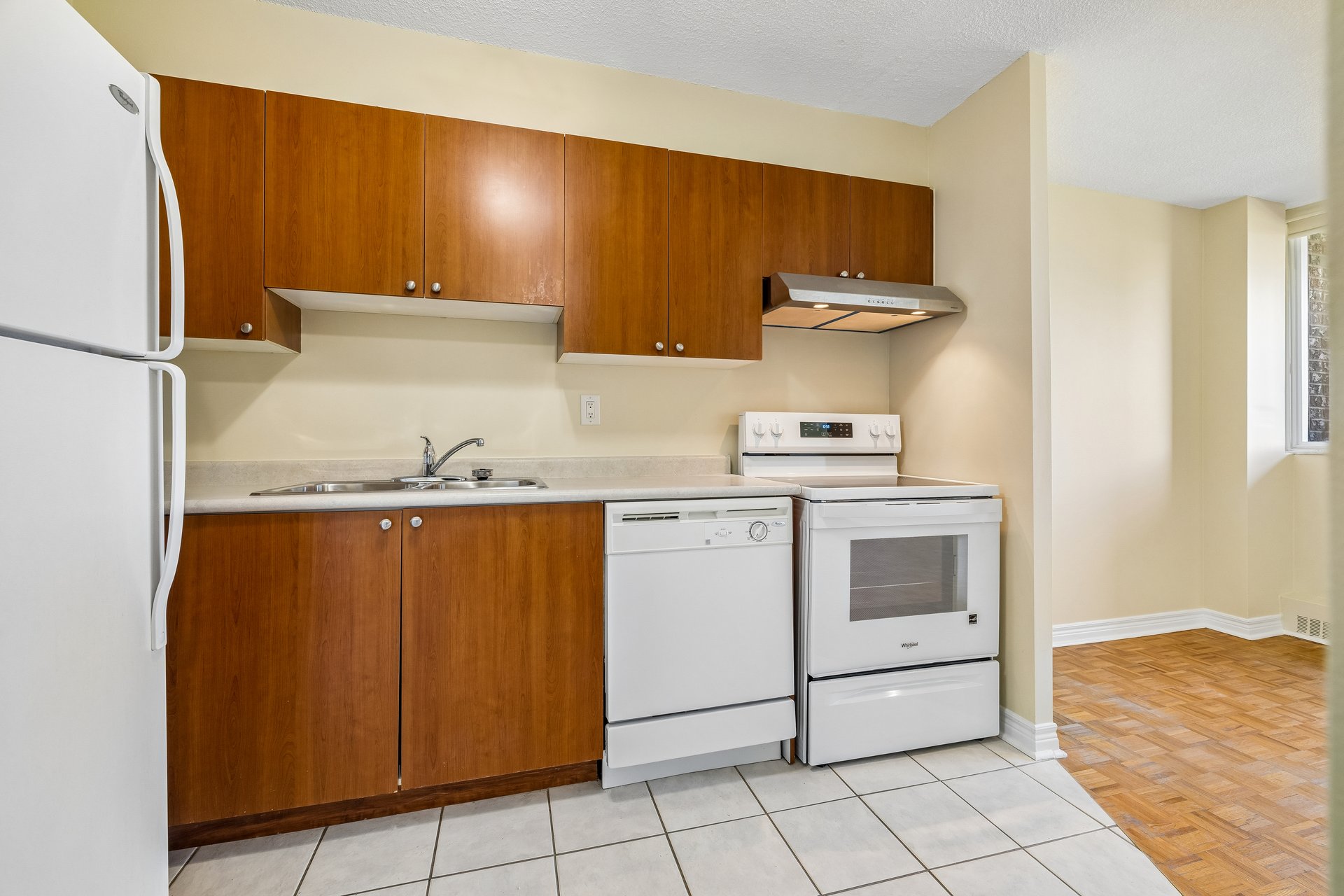 Bright and spacious studio apartment in great location