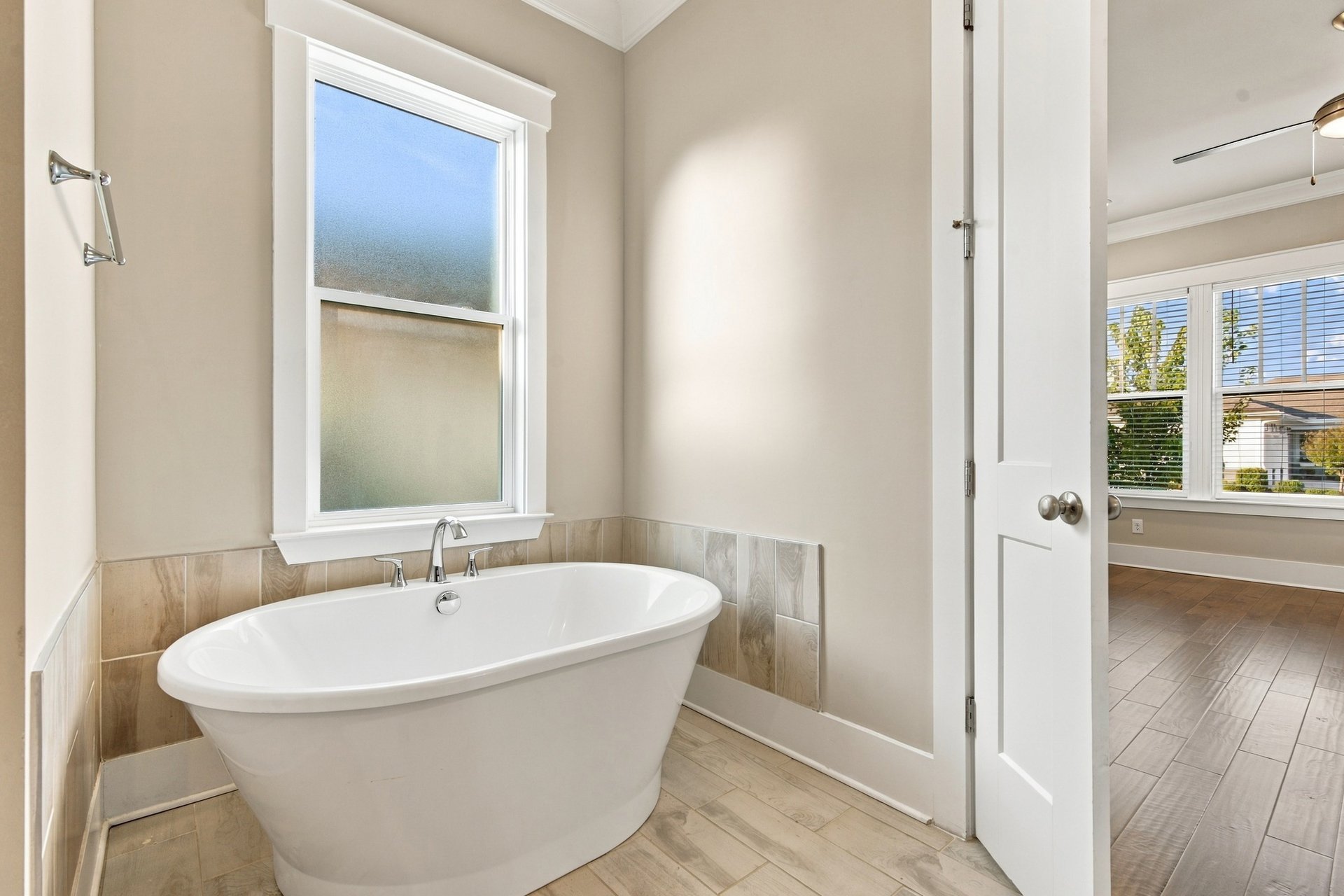 Craftsman Charm Meets Modern Luxury in Clift Farm