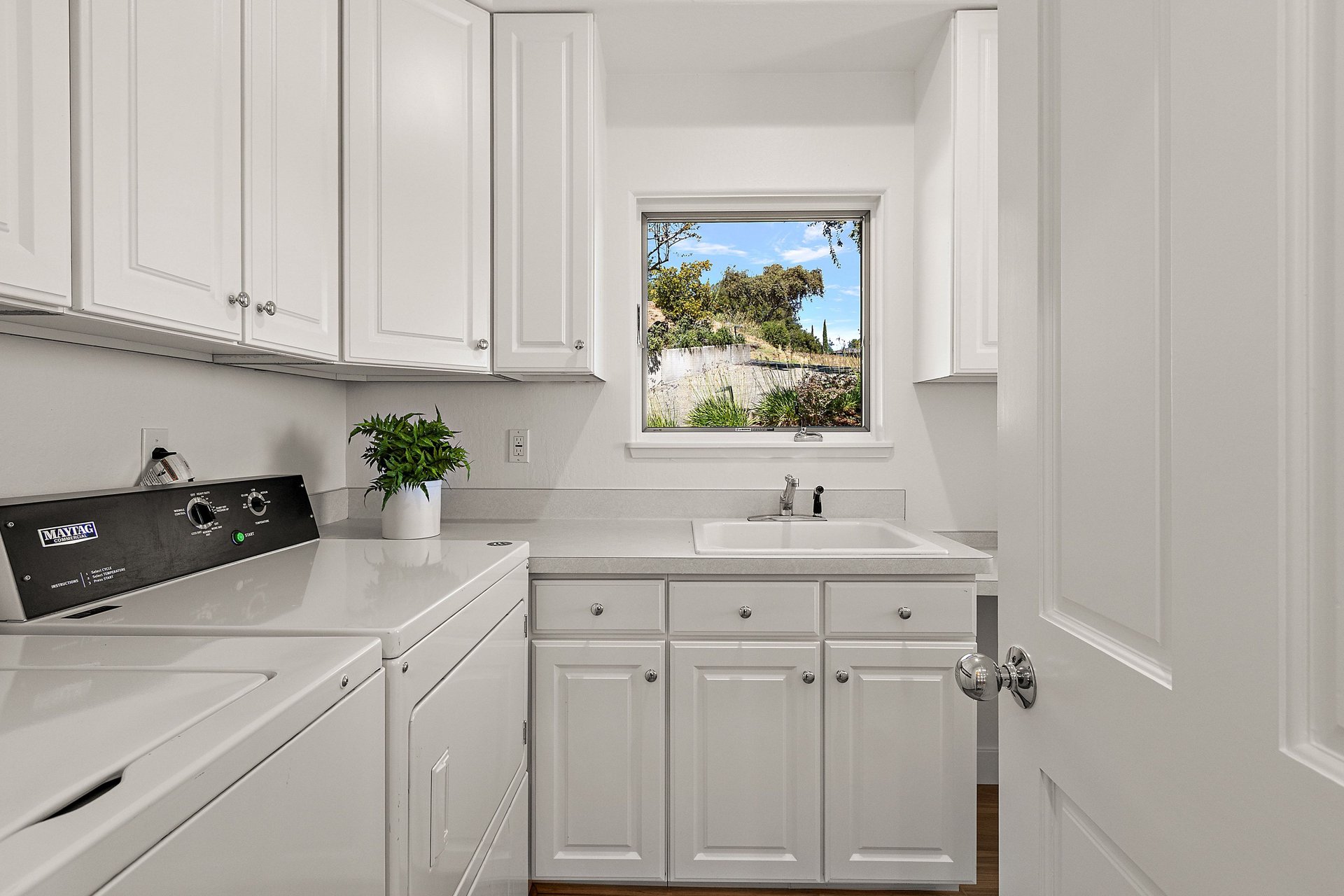 809 Mountain View Dr