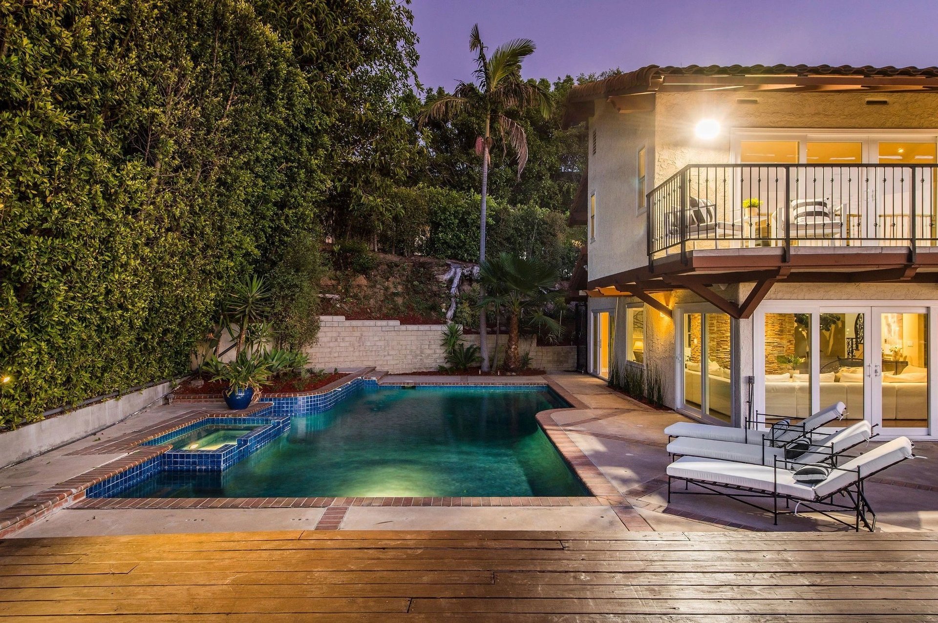 825 Linda Flora Dr