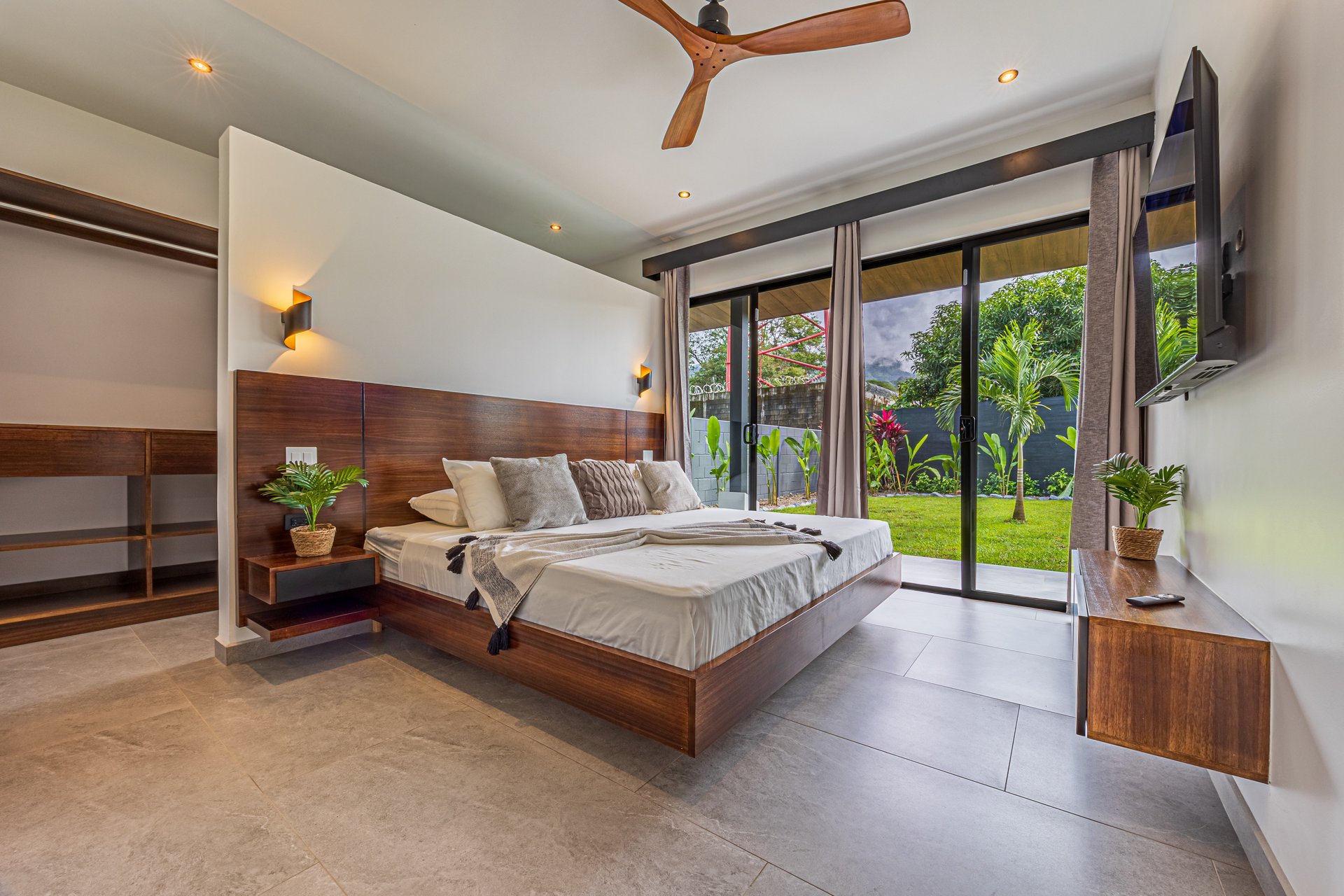 Tropica House a Luxurious Oasis in the Heart of Uvita!