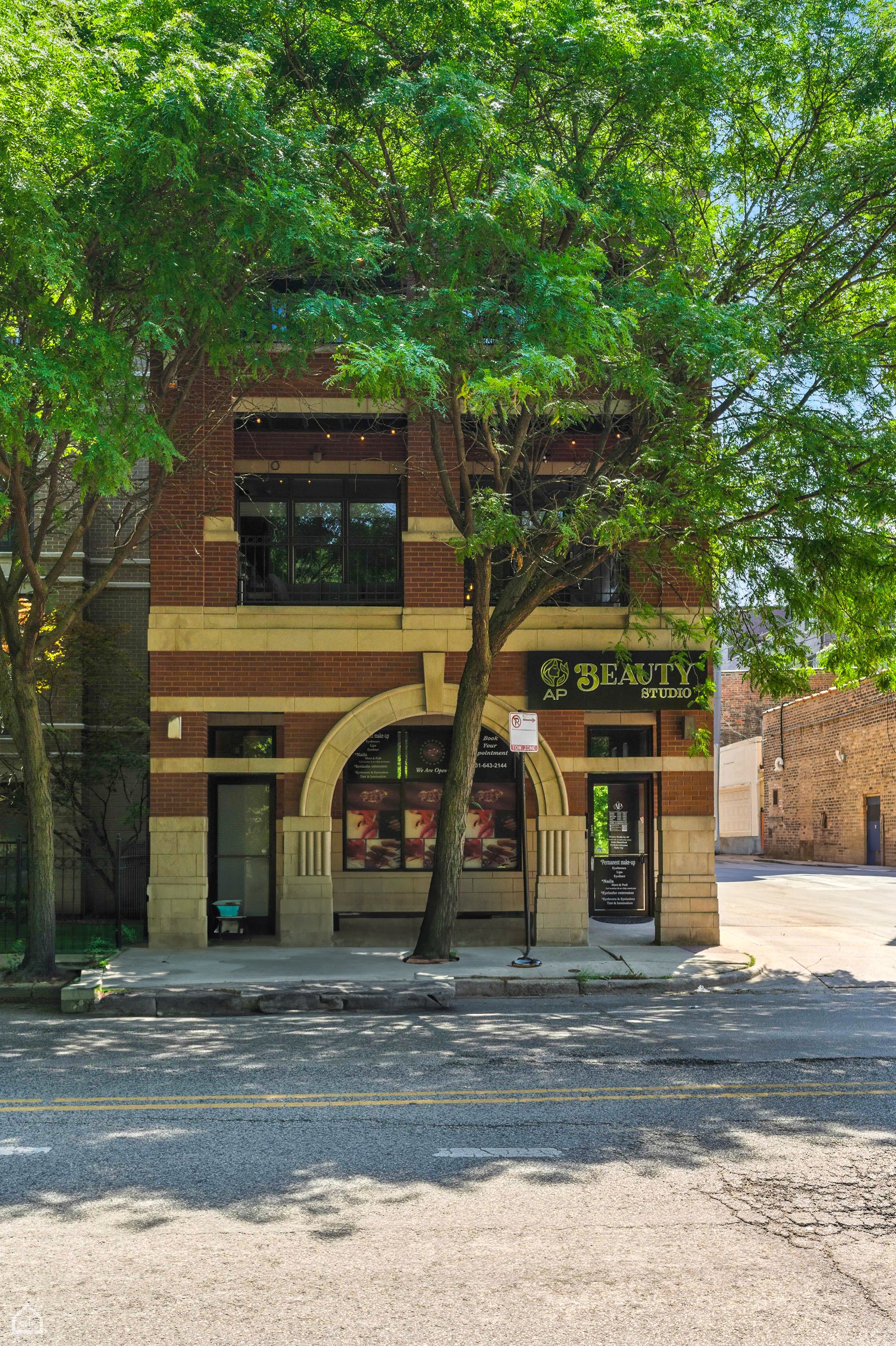 2343 W Montrose Avenue Unit: 101