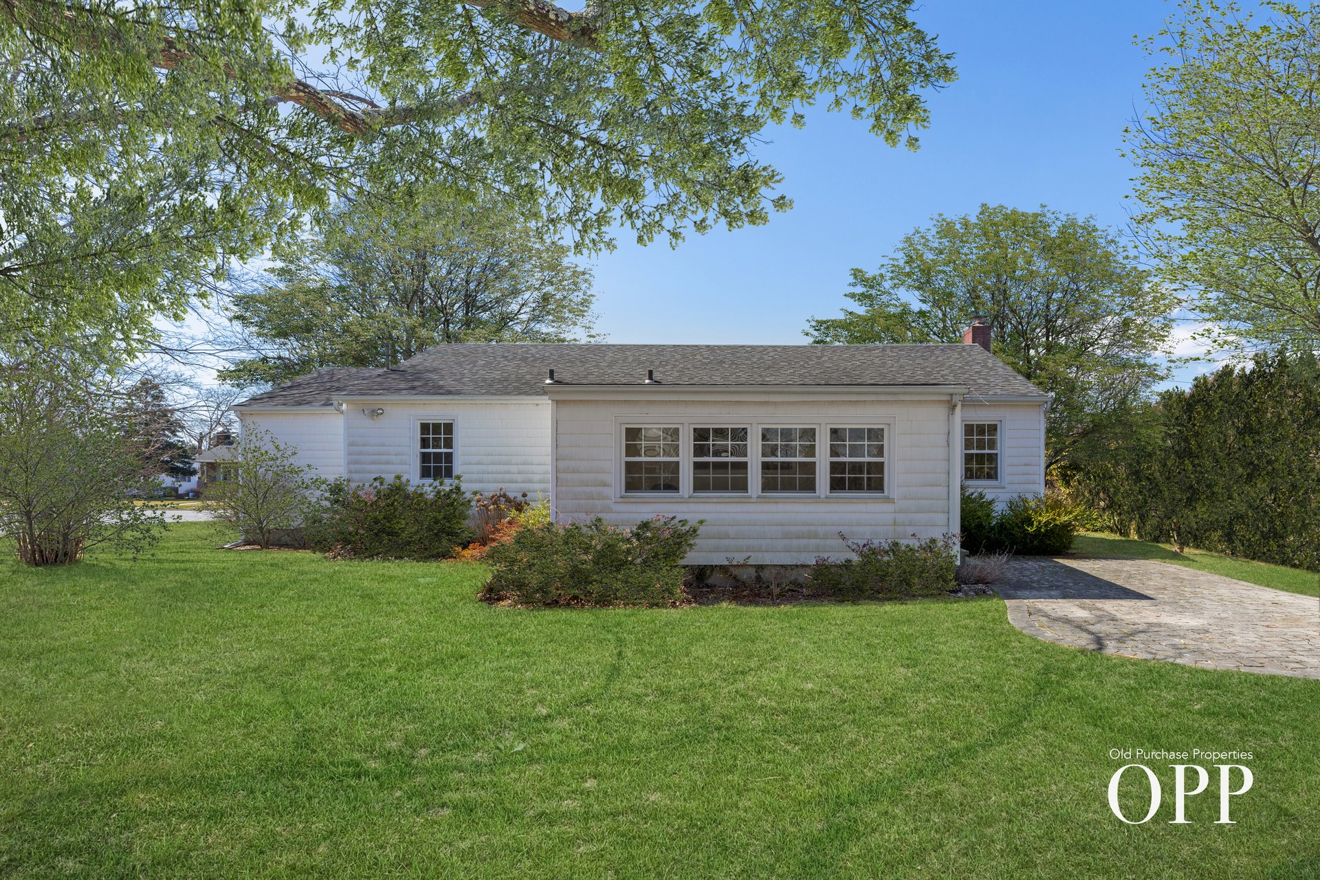 WELL-MAINTAINED RANCH CLOSE TO EVERYTHING