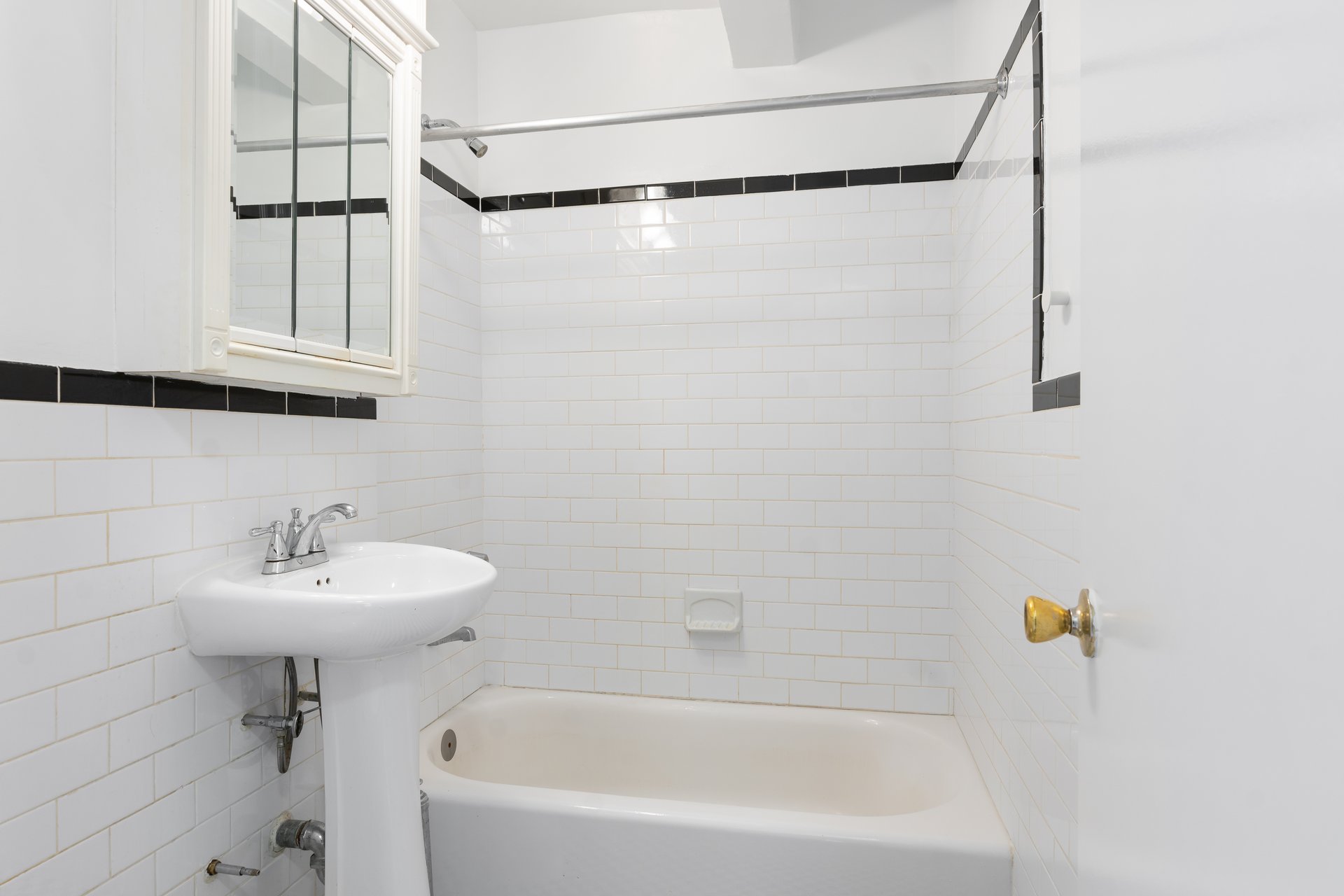 415 Beverly Rd 4R