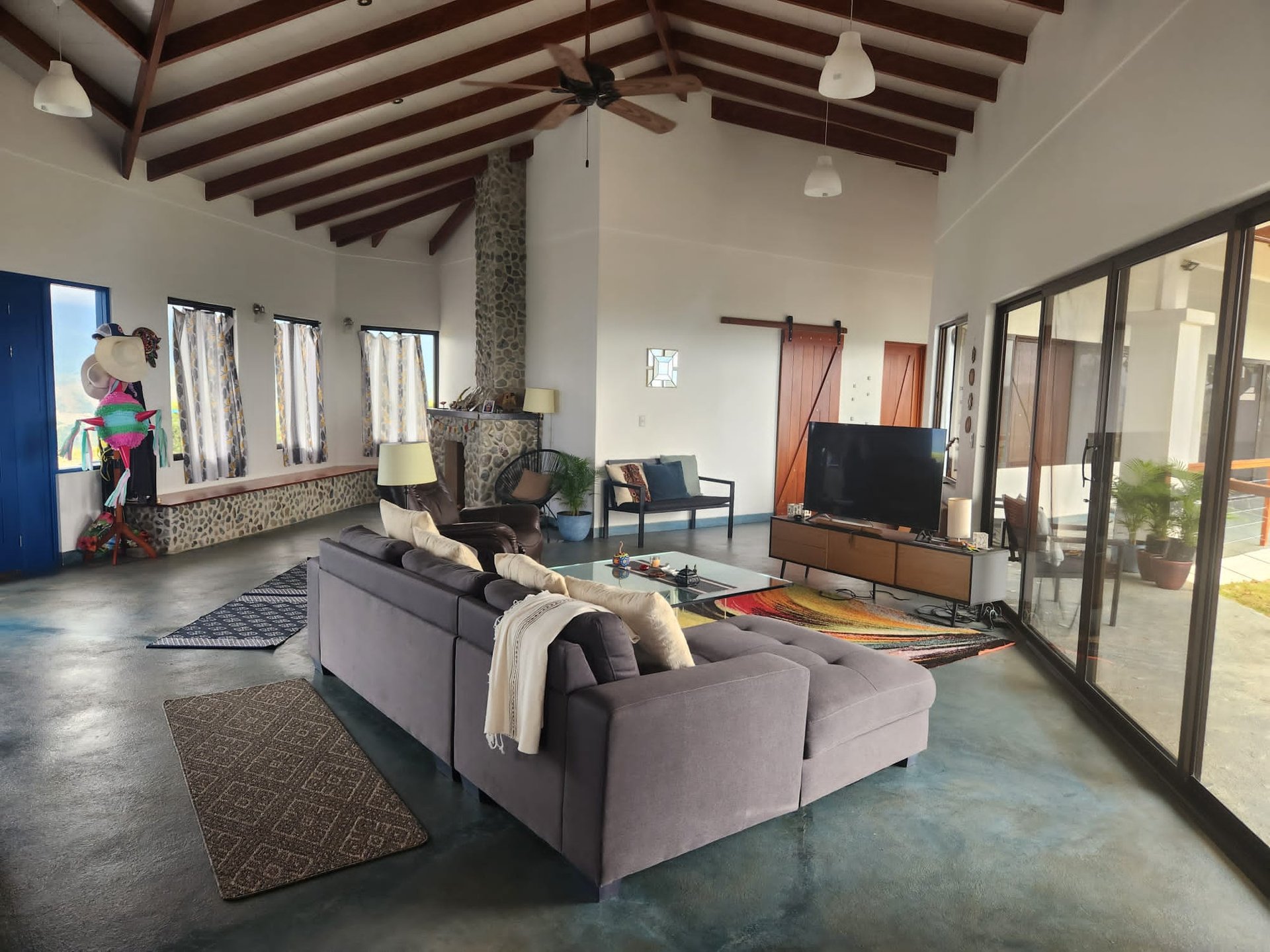 1.97 ACRES – 3 Bedroom Home With Pool, 360 Degree Mountain And Ocean View!