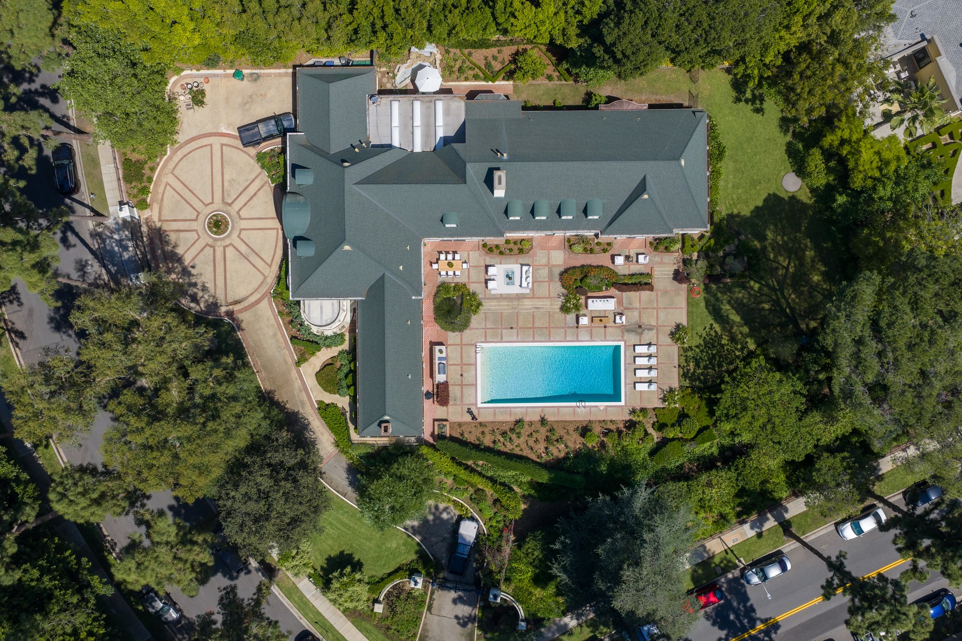 1025 N Crescent Dr, Beverly Hills