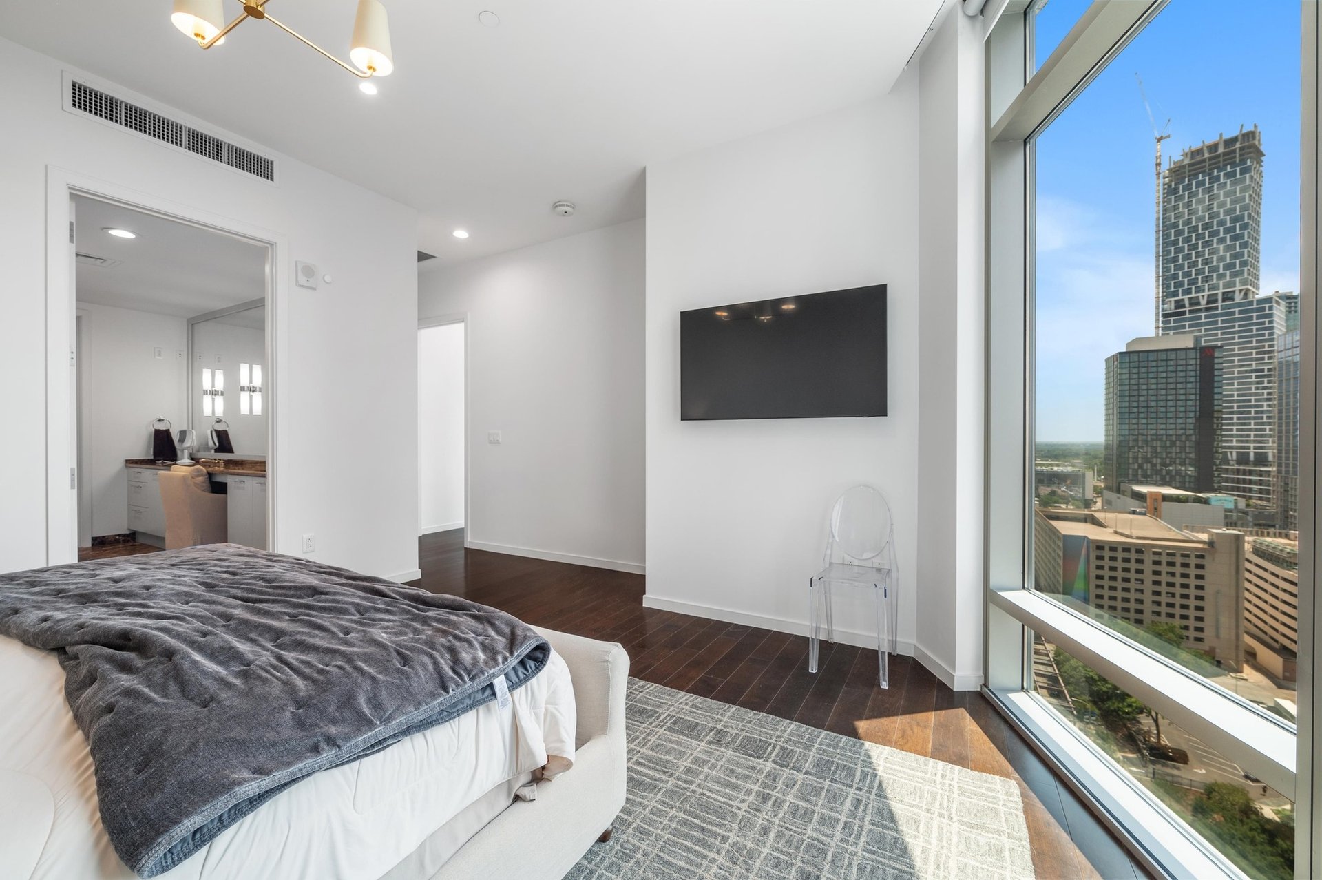200 Congress Avenue #19F