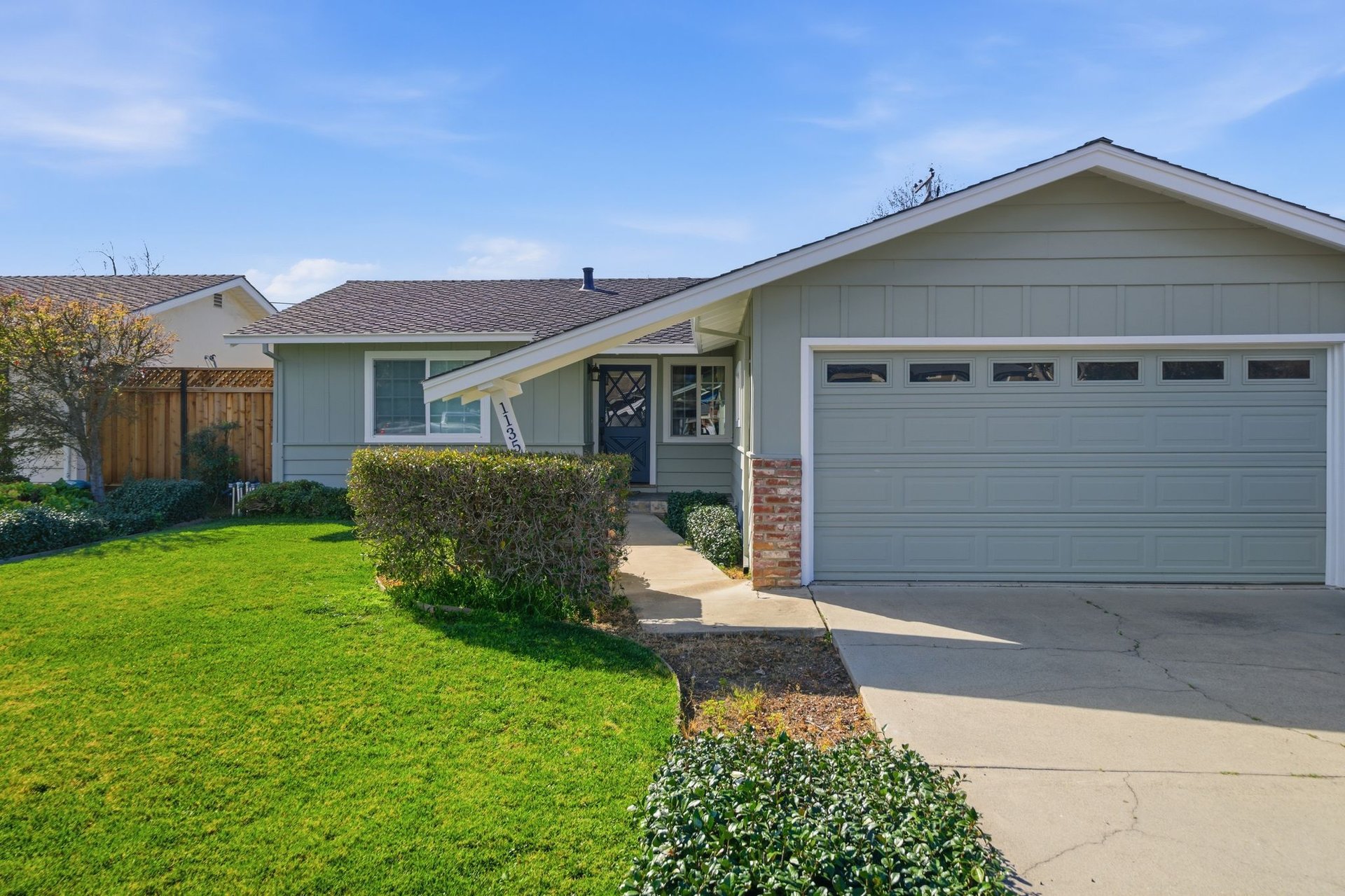 1135 Greenbriar Ave