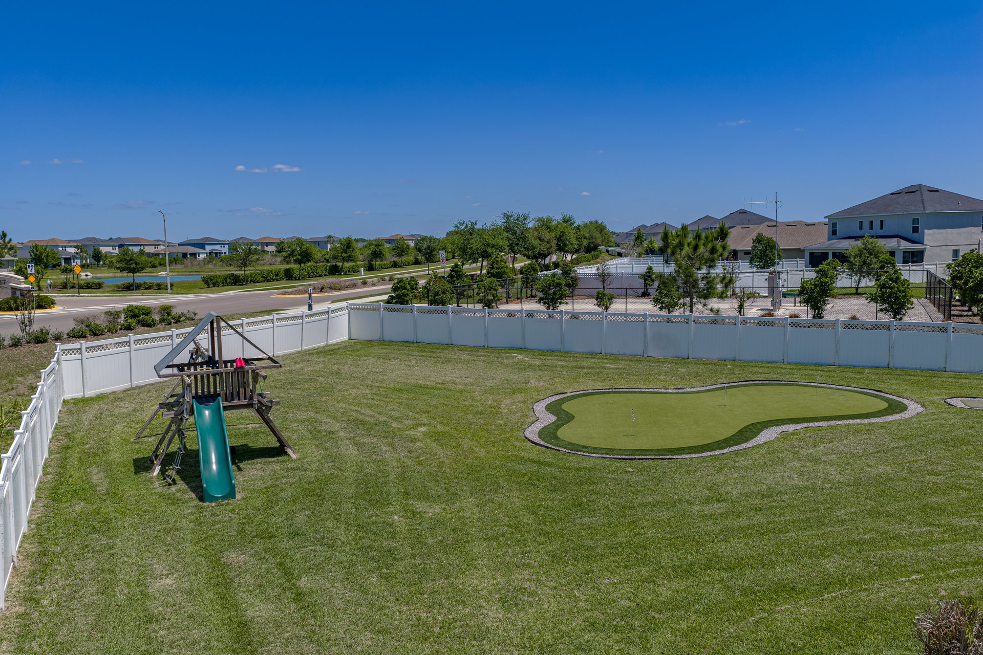 6883 BRADBURY CIR