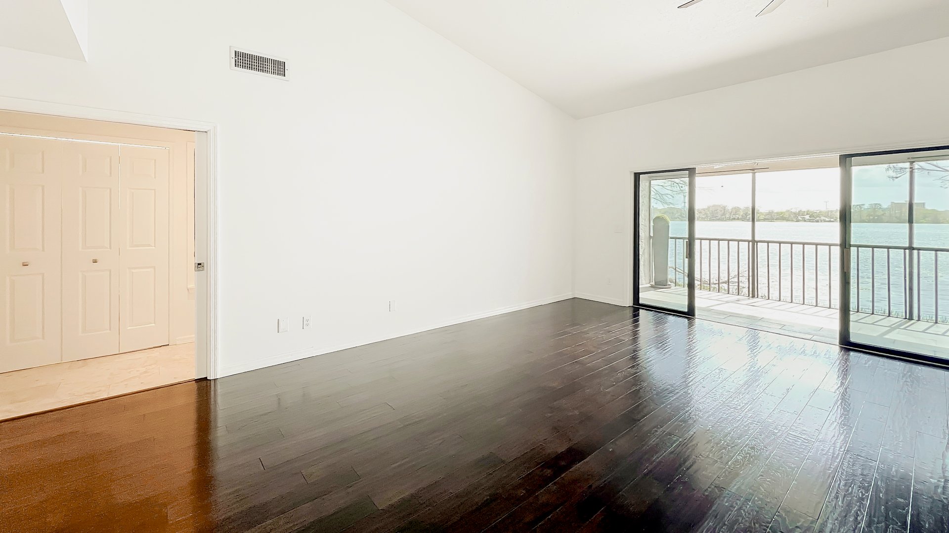 Luxury Lakefront Winter Park Condominium for Lease